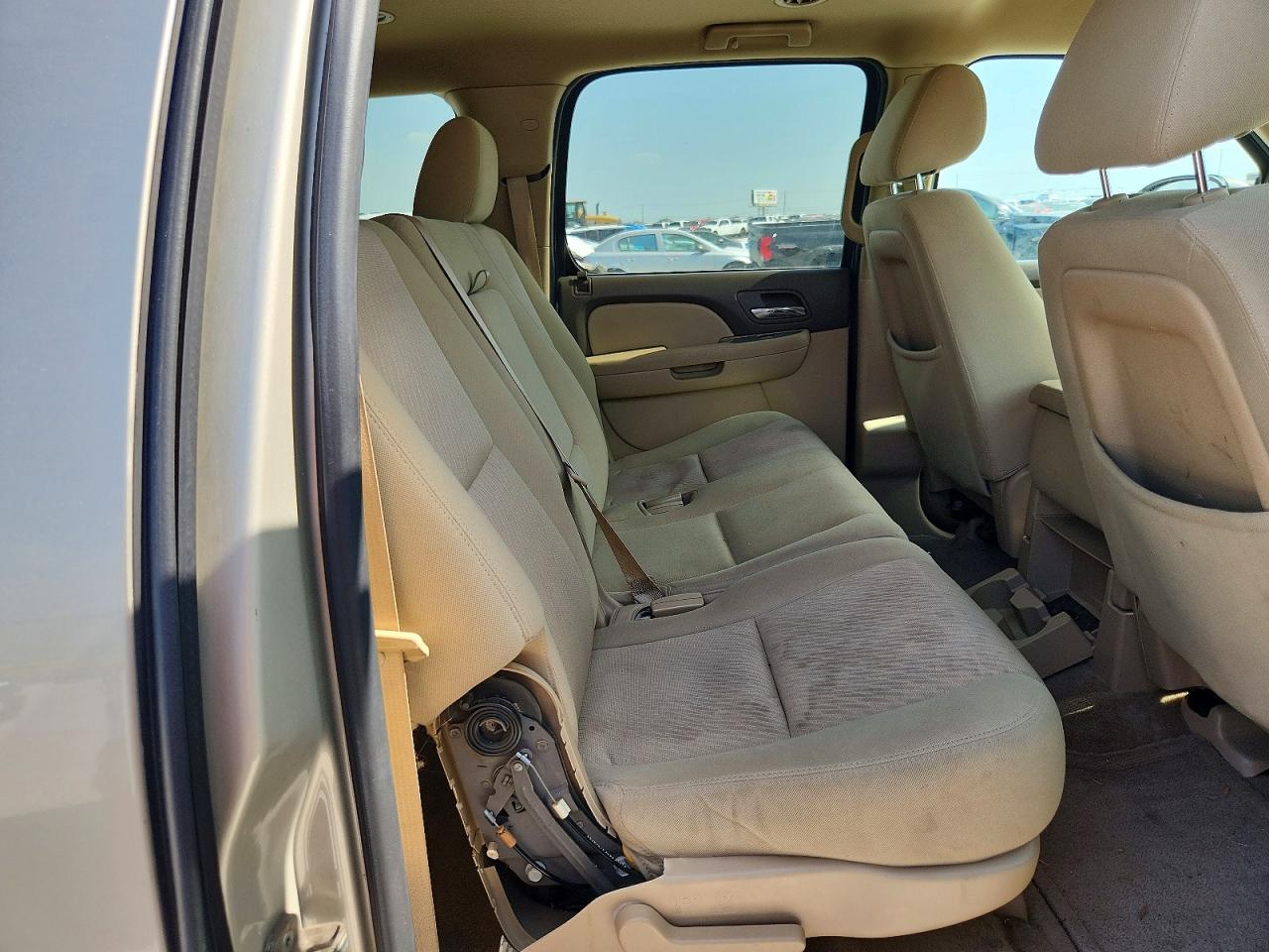 2014 Chevrolet Suburban C1500 Silver vin: 1GNSC5E03ER192675