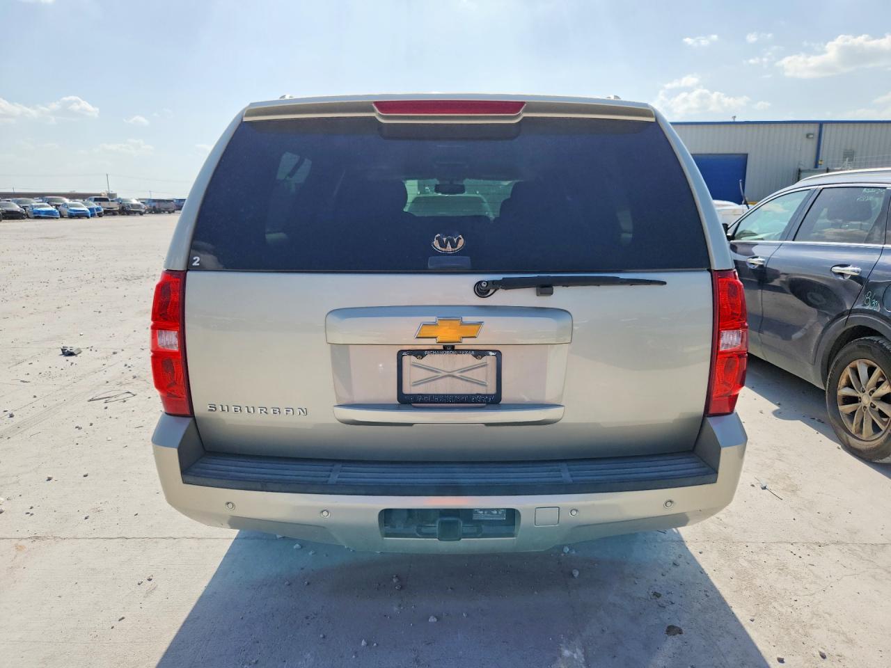 2014 Chevrolet Suburban C1500 Silver vin: 1GNSC5E03ER192675