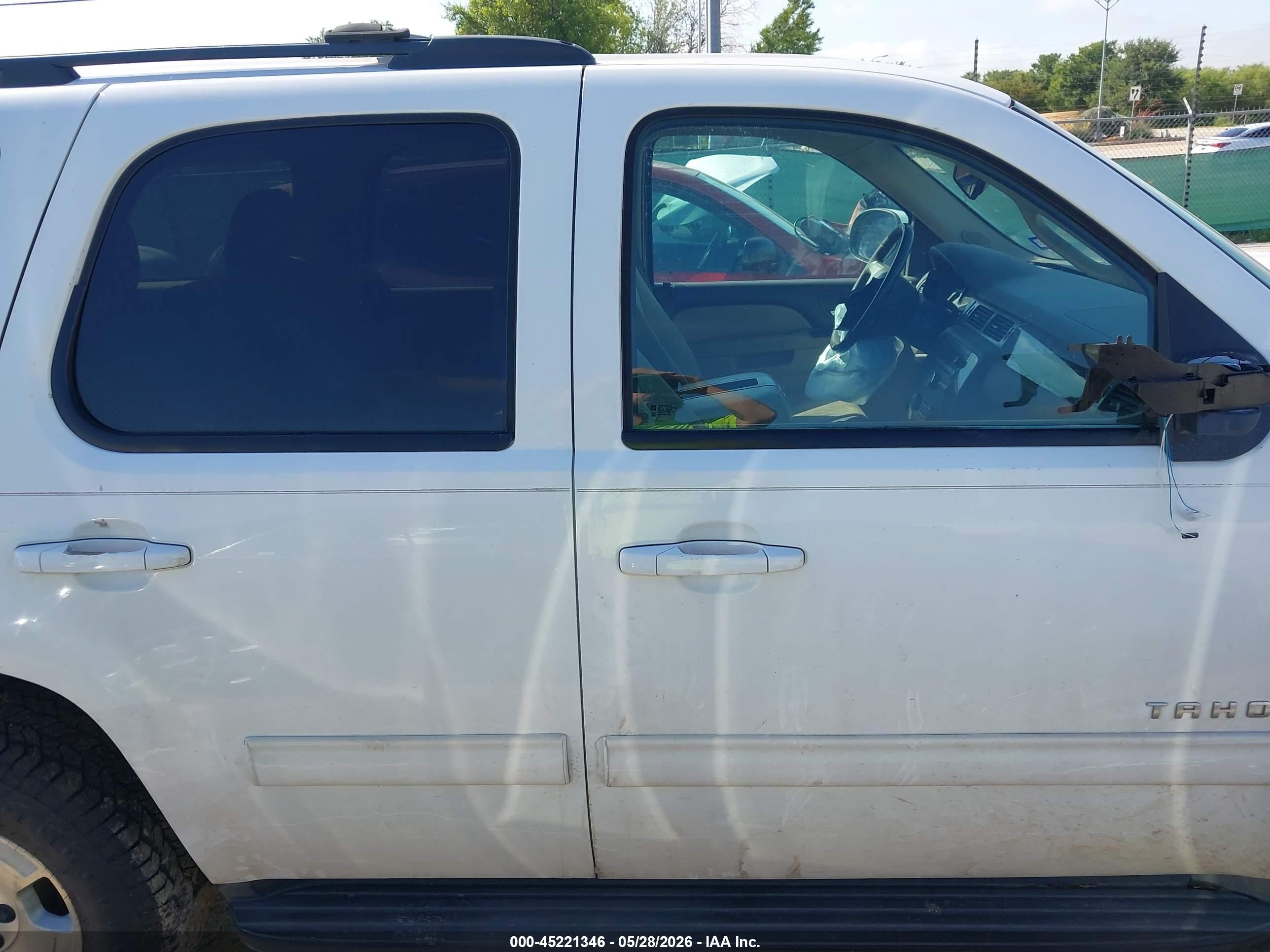 2011 Chevrolet Tahoe Ls White vin: 1GNSCAE00BR263304
