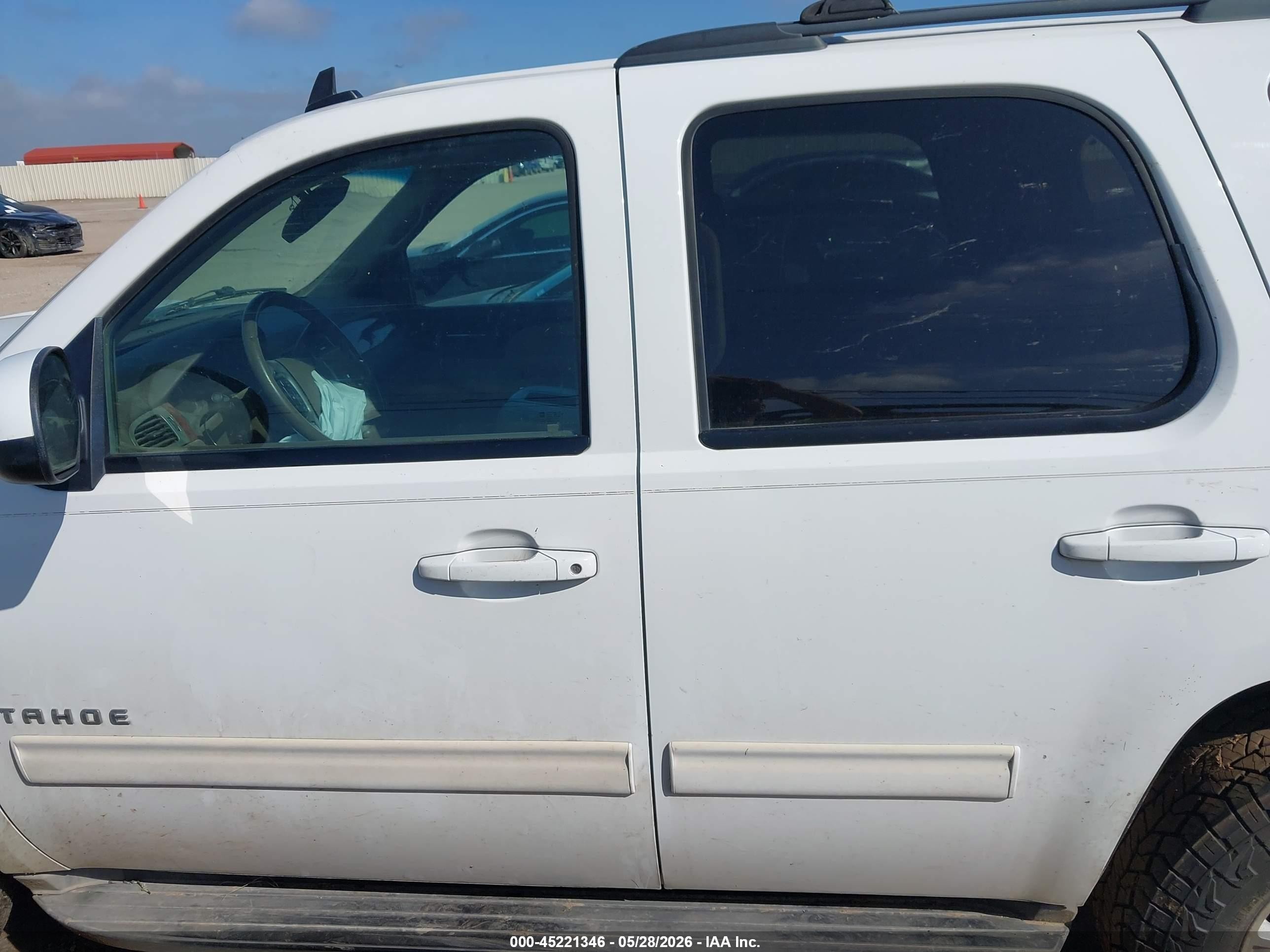 2011 Chevrolet Tahoe Ls White vin: 1GNSCAE00BR263304