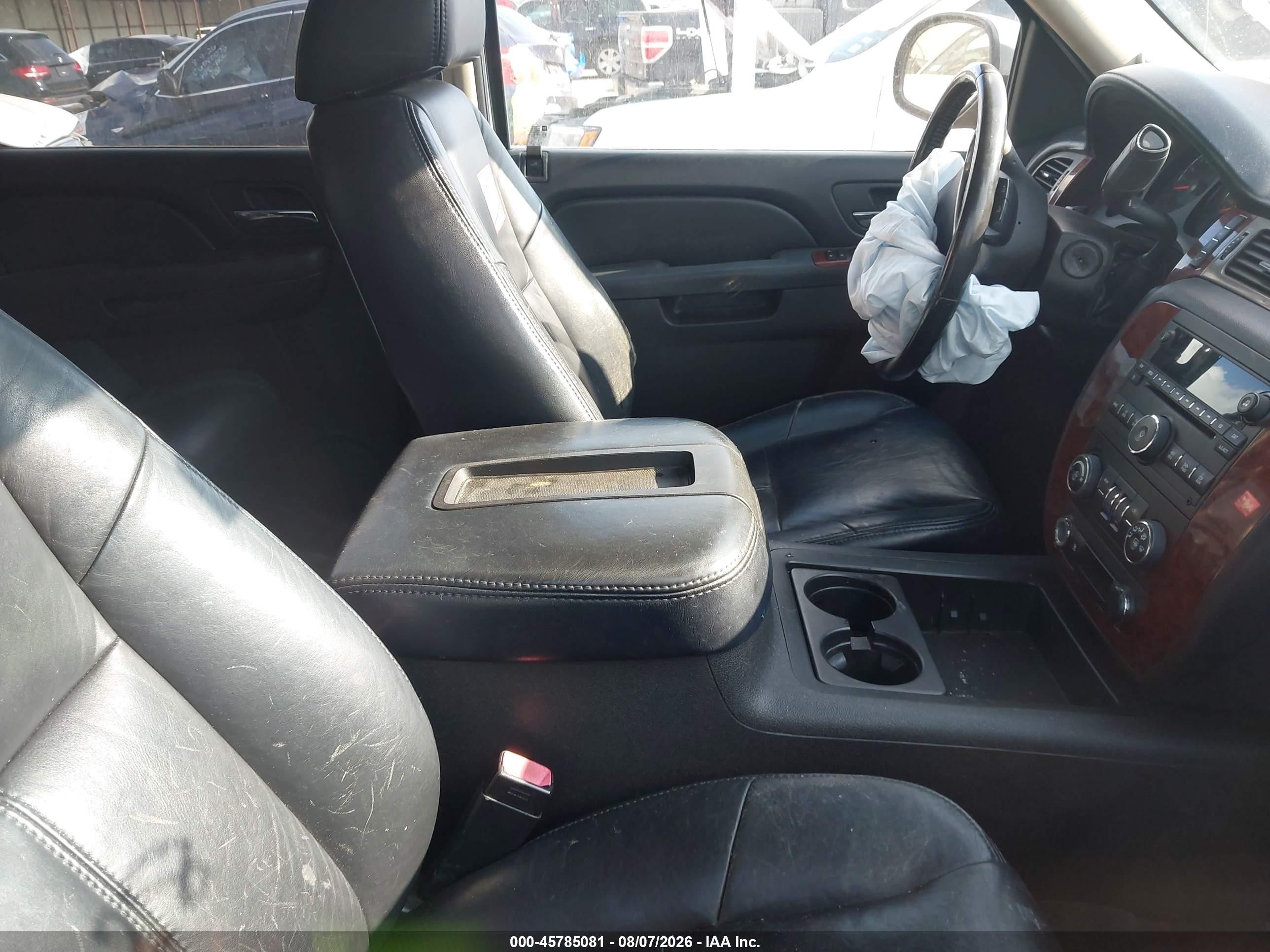 2011 Chevrolet Tahoe Ls Silver vin: 1GNSCAE00BR308175