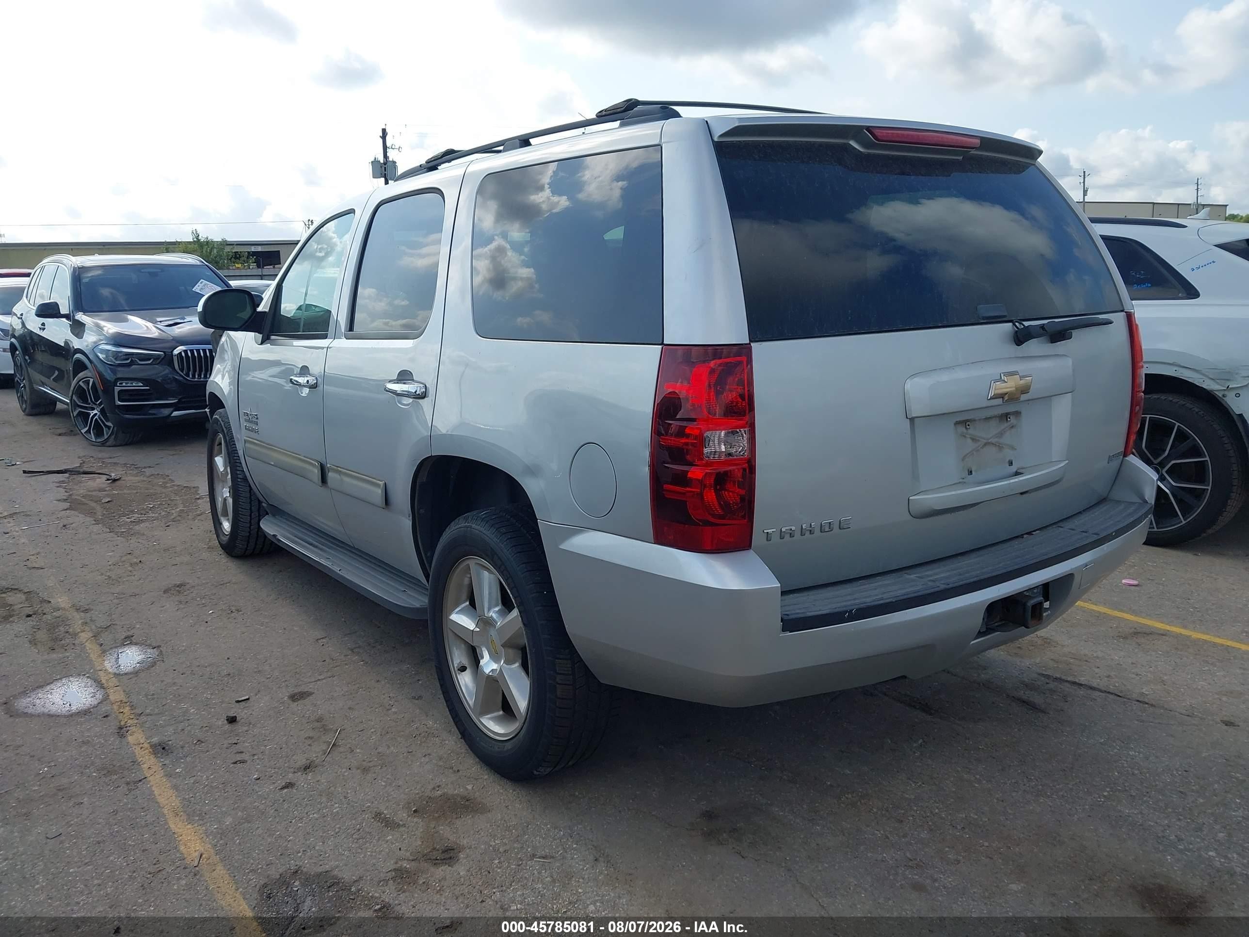 2011 Chevrolet Tahoe Ls Silver vin: 1GNSCAE00BR308175