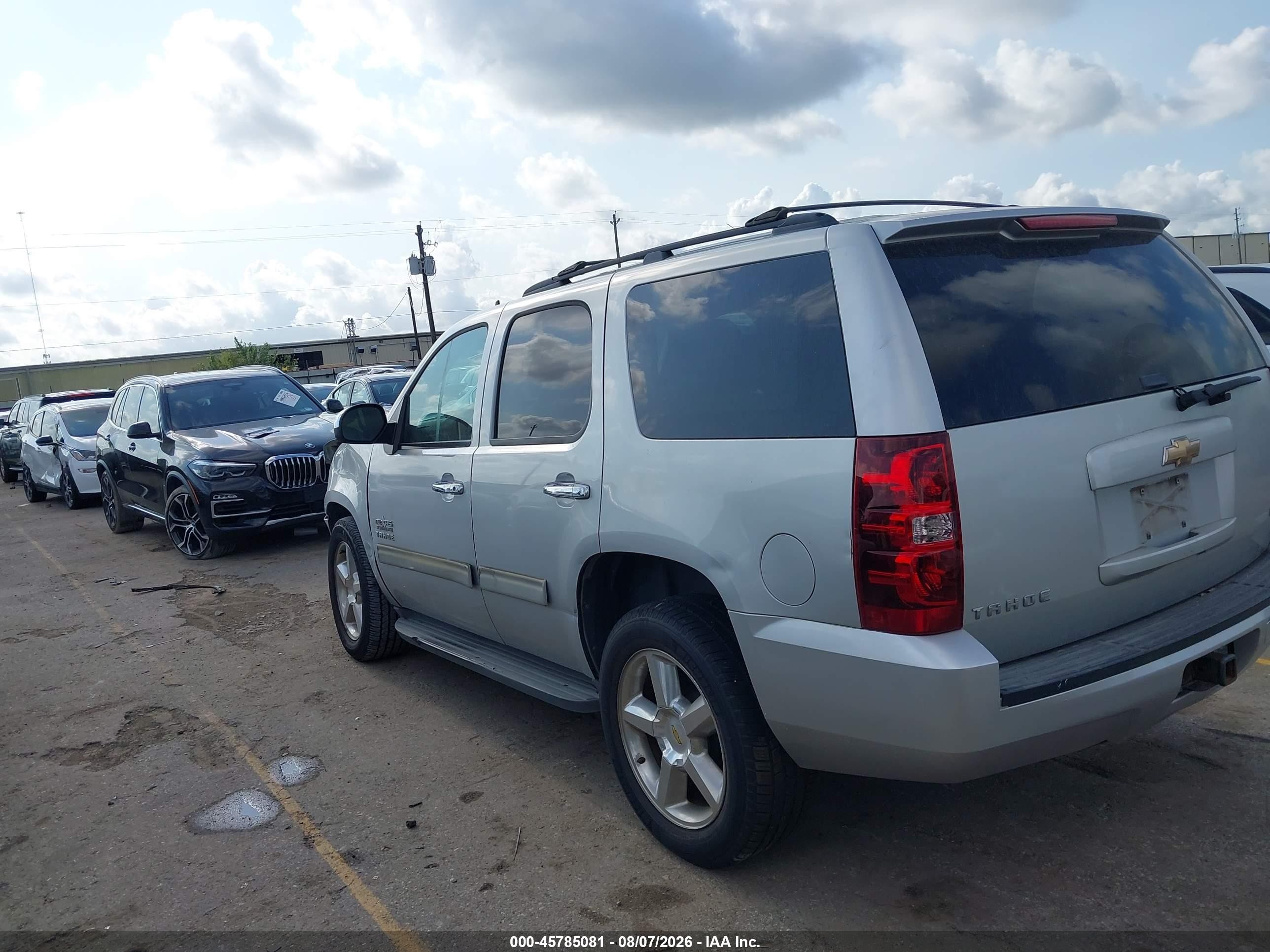 2011 Chevrolet Tahoe Ls Silver vin: 1GNSCAE00BR308175