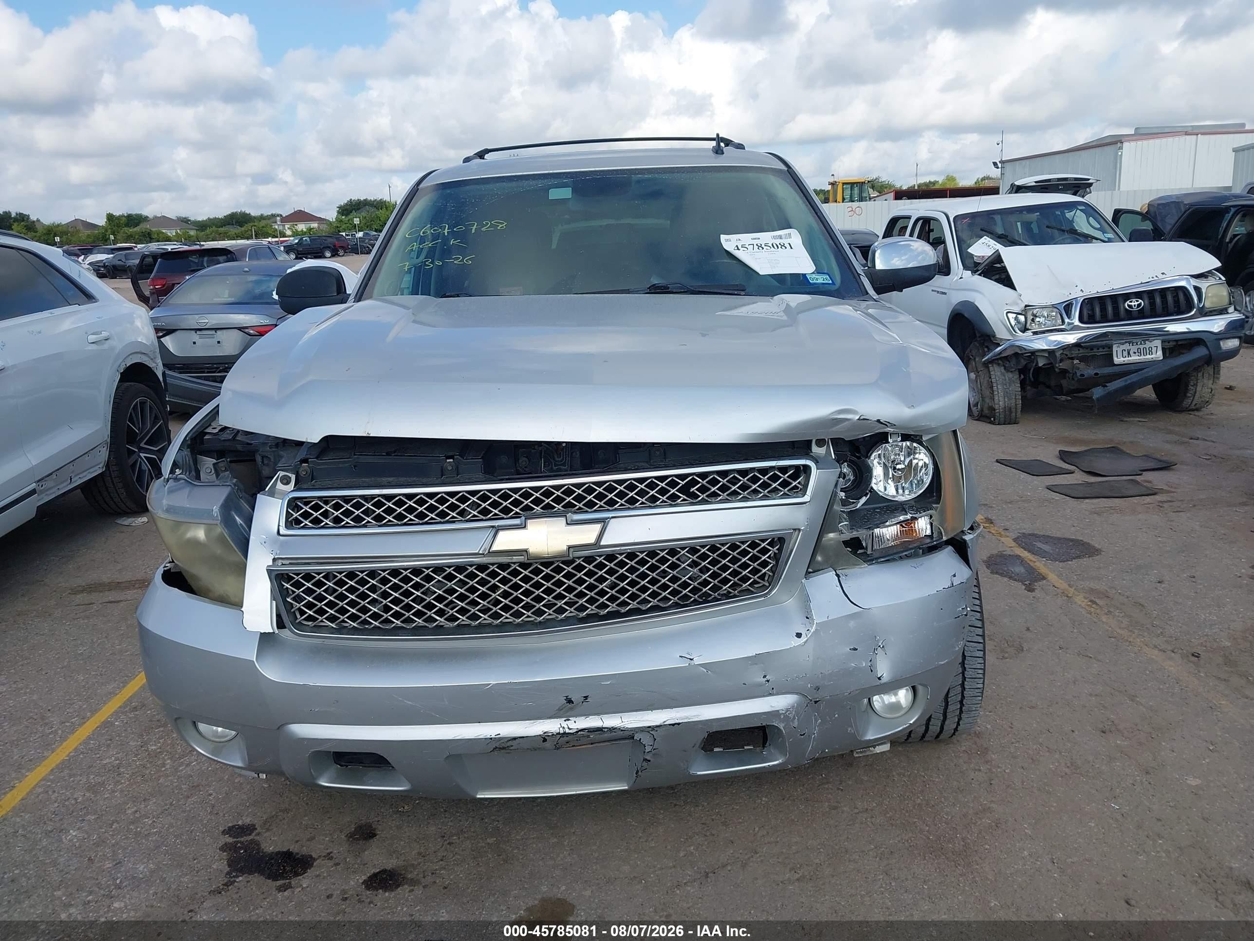 2011 Chevrolet Tahoe Ls Silver vin: 1GNSCAE00BR308175