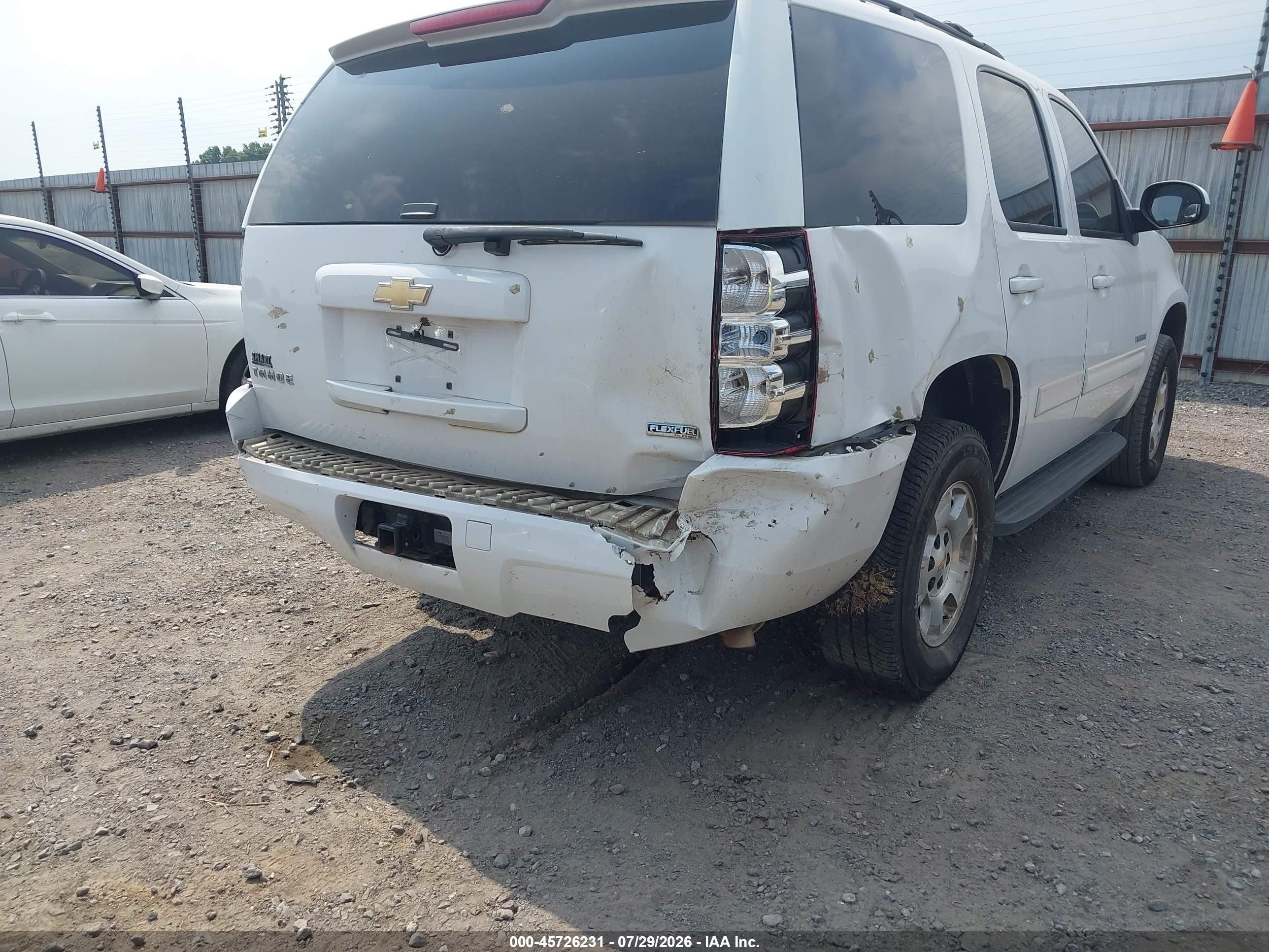 2011 Chevrolet Tahoe Ls White vin: 1GNSCAE00BR396192