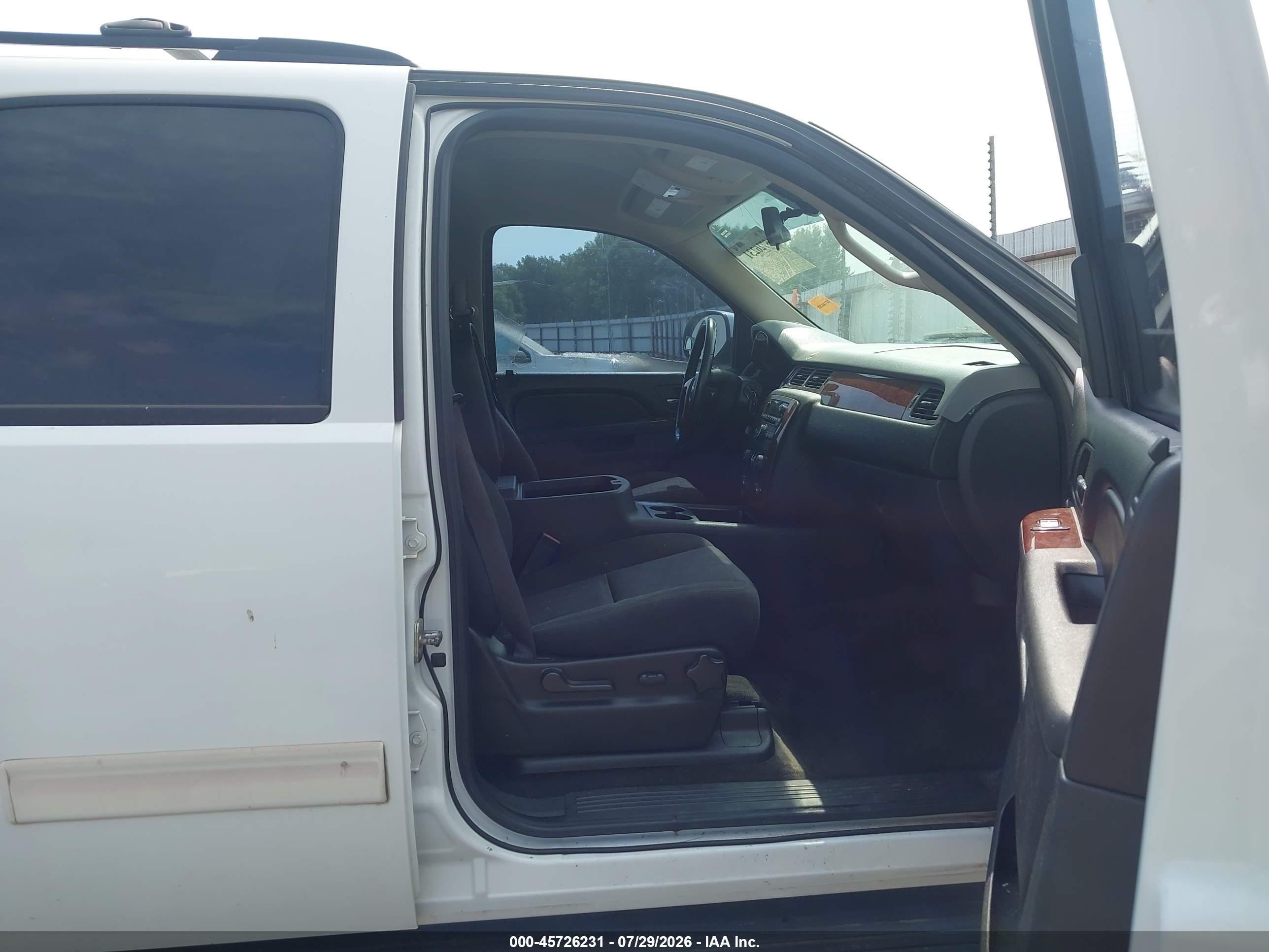 2011 Chevrolet Tahoe Ls White vin: 1GNSCAE00BR396192