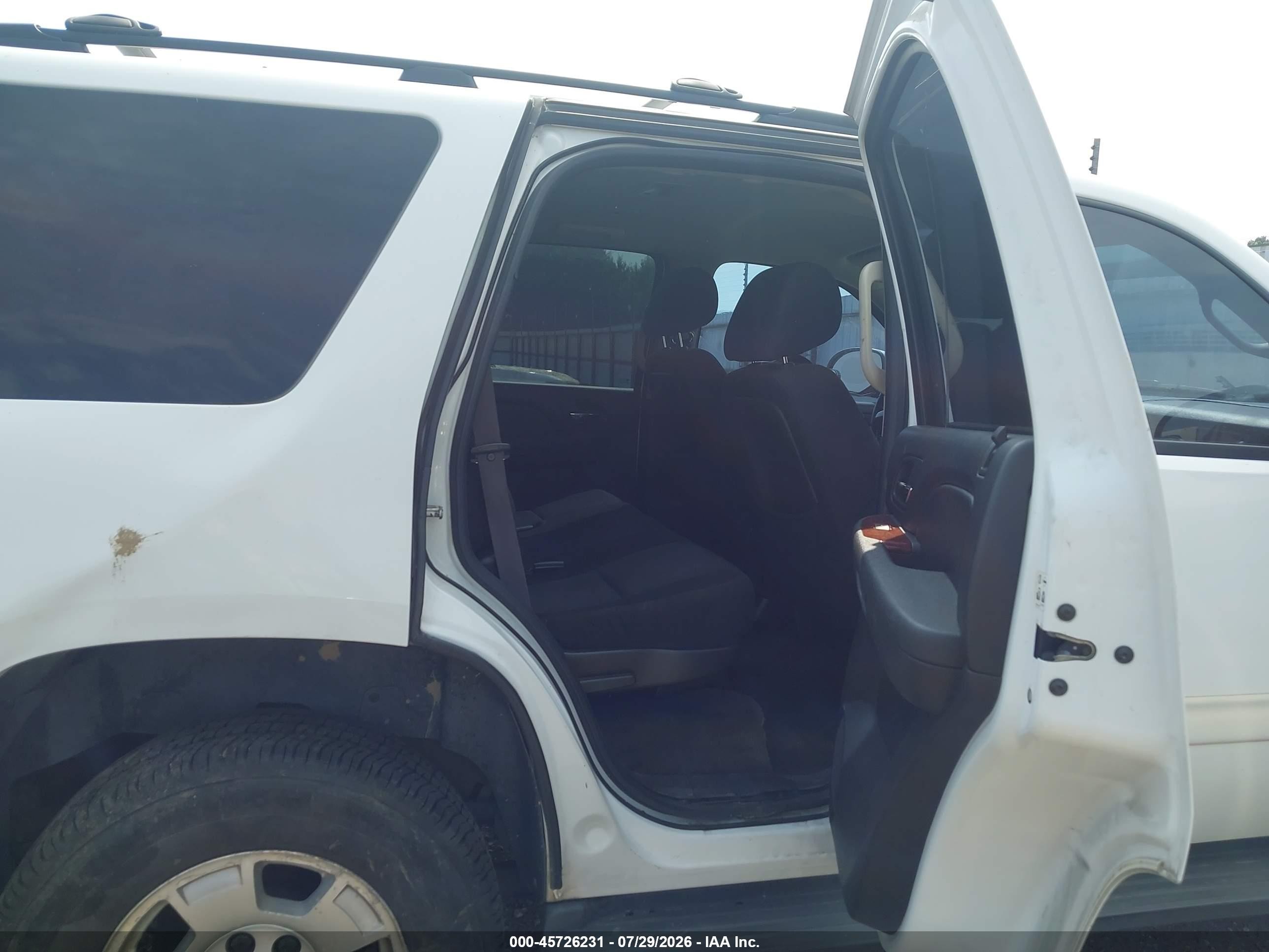 2011 Chevrolet Tahoe Ls White vin: 1GNSCAE00BR396192