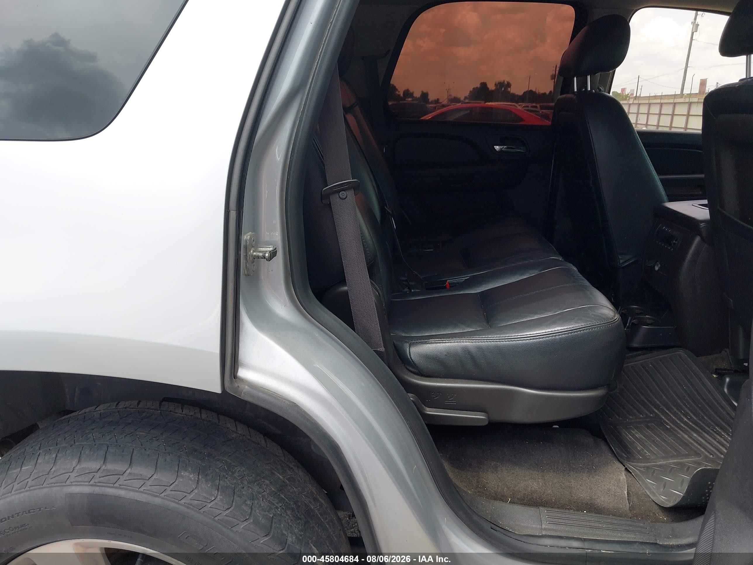2013 Chevrolet Tahoe Ls Серебряный vin: 1GNSCAE00DR361591