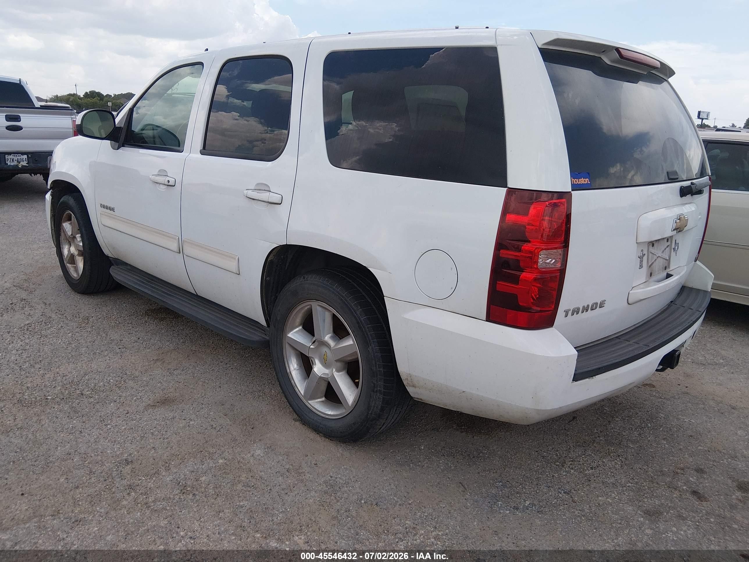 2011 Chevrolet Tahoe Ls Белый vin: 1GNSCAE01BR146122