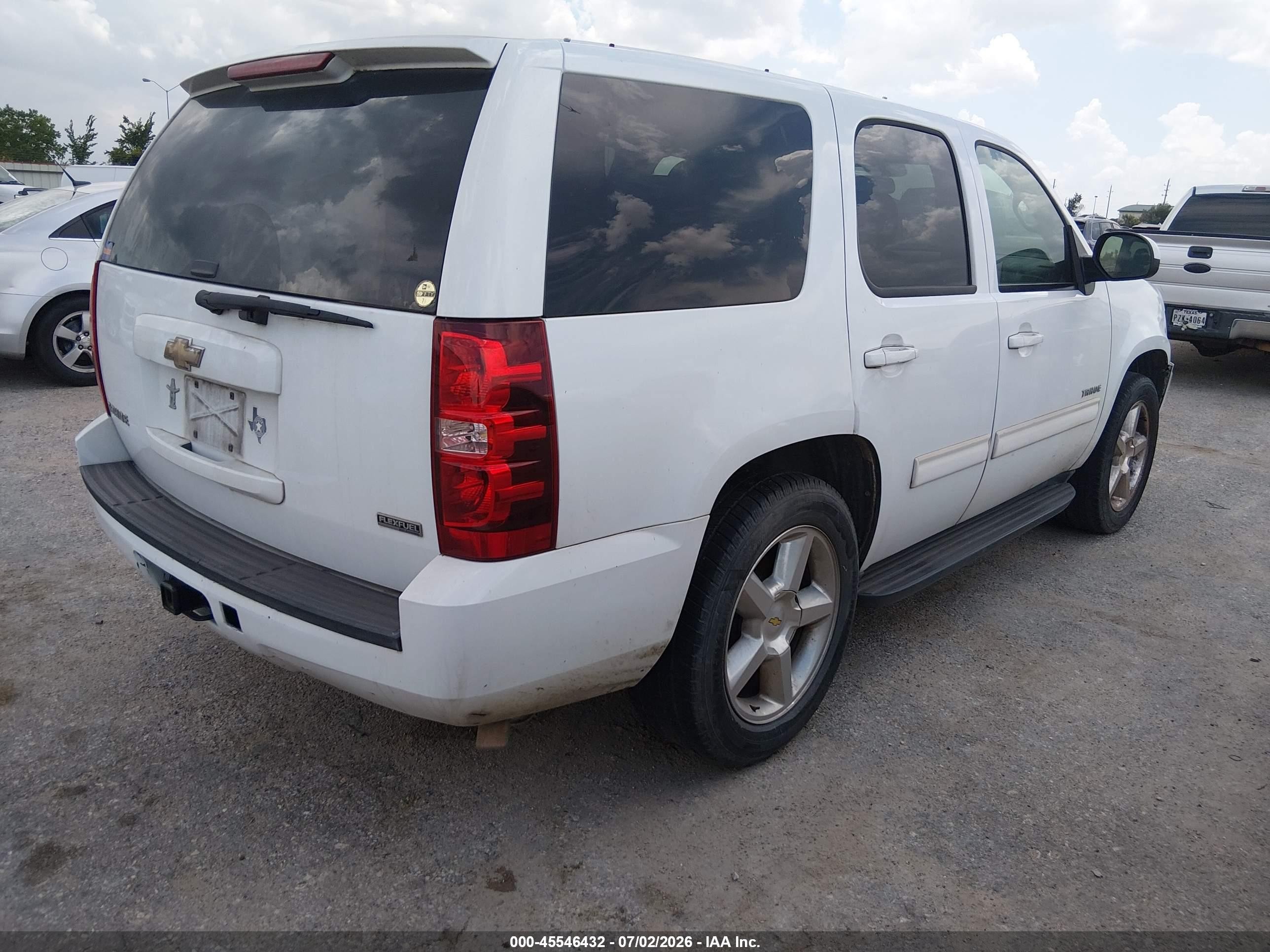 2011 Chevrolet Tahoe Ls Белый vin: 1GNSCAE01BR146122