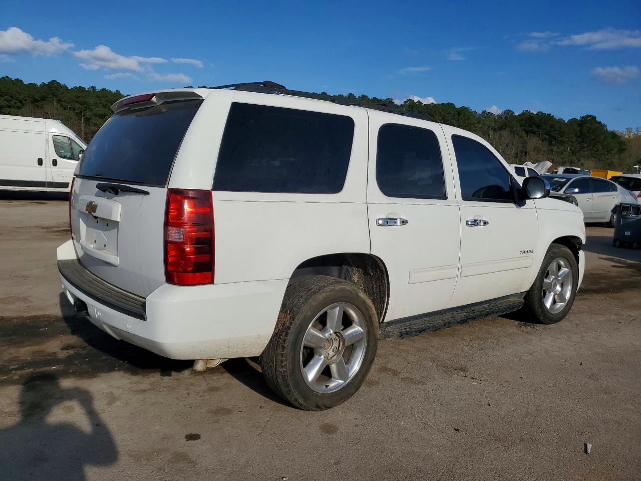 2013 Chevrolet Tahoe C1500 Ls White vin: 1GNSCAE01DR260799