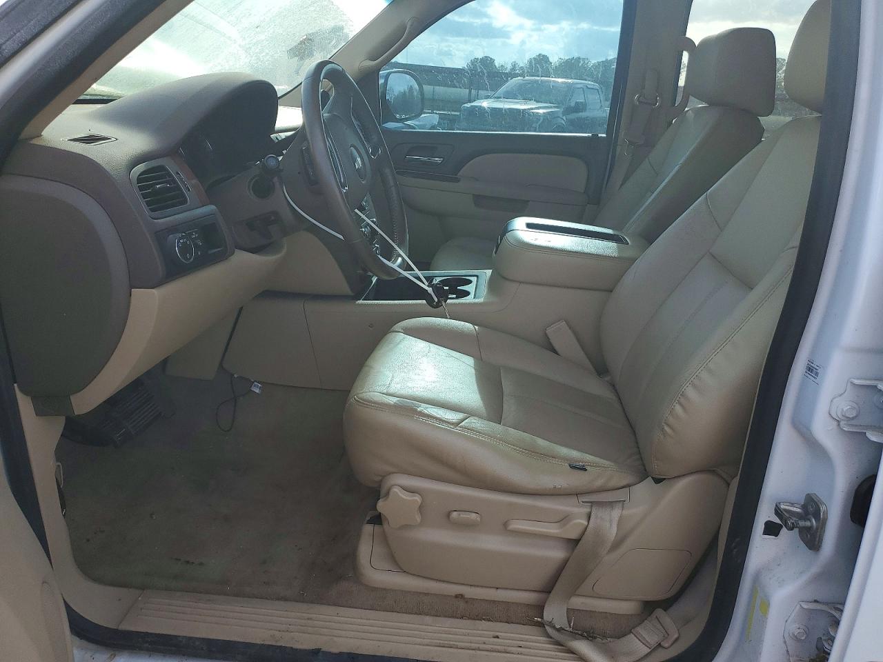 2013 Chevrolet Tahoe C1500 Ls White vin: 1GNSCAE01DR260799