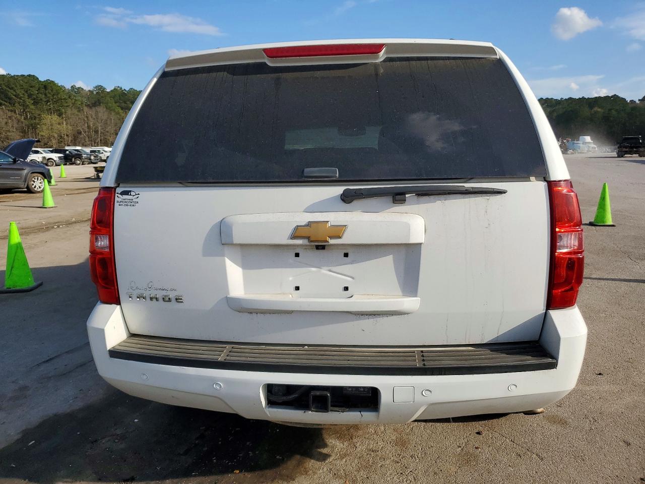 2013 Chevrolet Tahoe C1500 Ls White vin: 1GNSCAE01DR260799