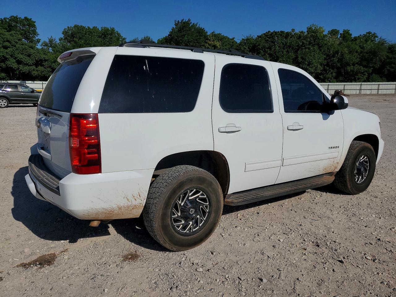 2013 Chevrolet Tahoe C1500 Ls White vin: 1GNSCAE01DR330785