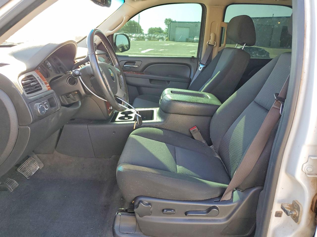 2013 Chevrolet Tahoe C1500 Ls White vin: 1GNSCAE01DR330785