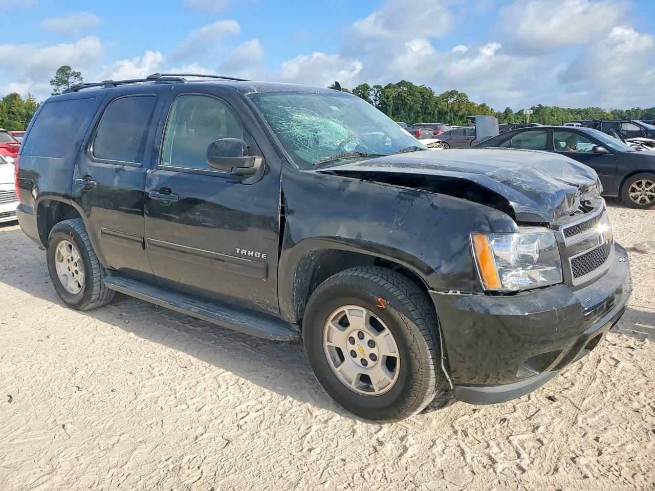 2011 Chevrolet Tahoe C1500 Ls Black vin: 1GNSCAE02BR140281