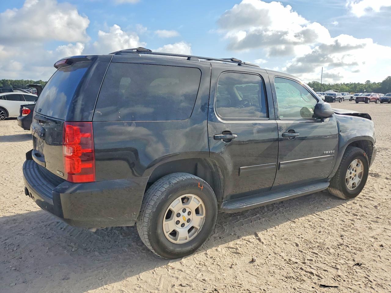 2011 Chevrolet Tahoe C1500 Ls Black vin: 1GNSCAE02BR140281