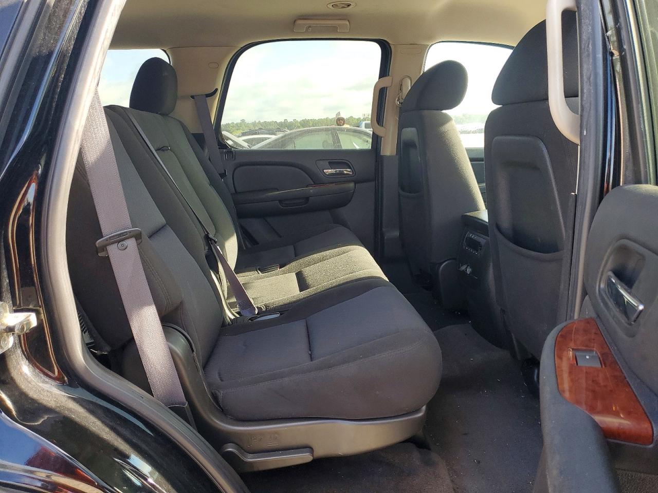 2011 Chevrolet Tahoe C1500 Ls Black vin: 1GNSCAE02BR140281