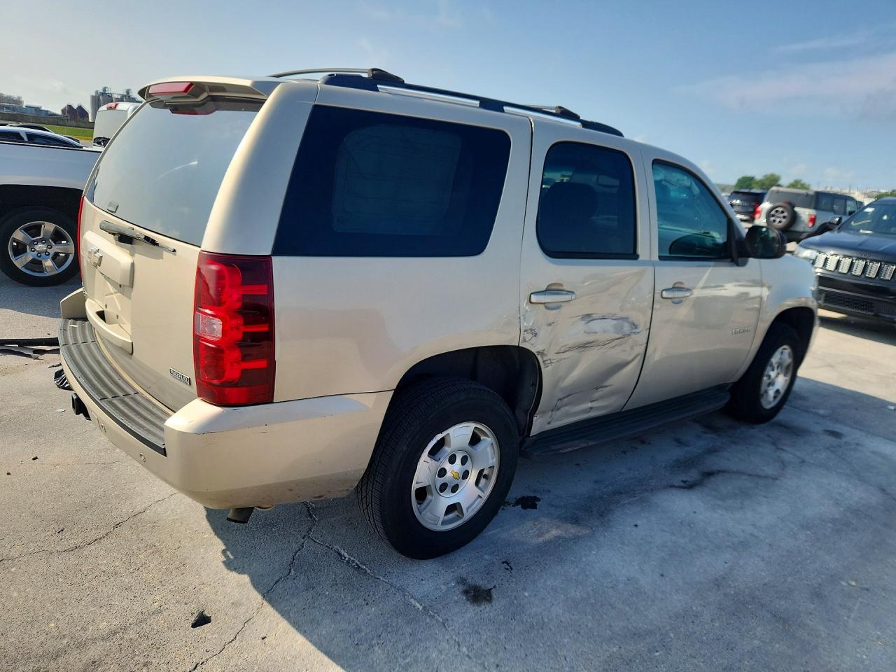 2011 Chevrolet Tahoe Tan vin: 1GNSCAE02BR144685