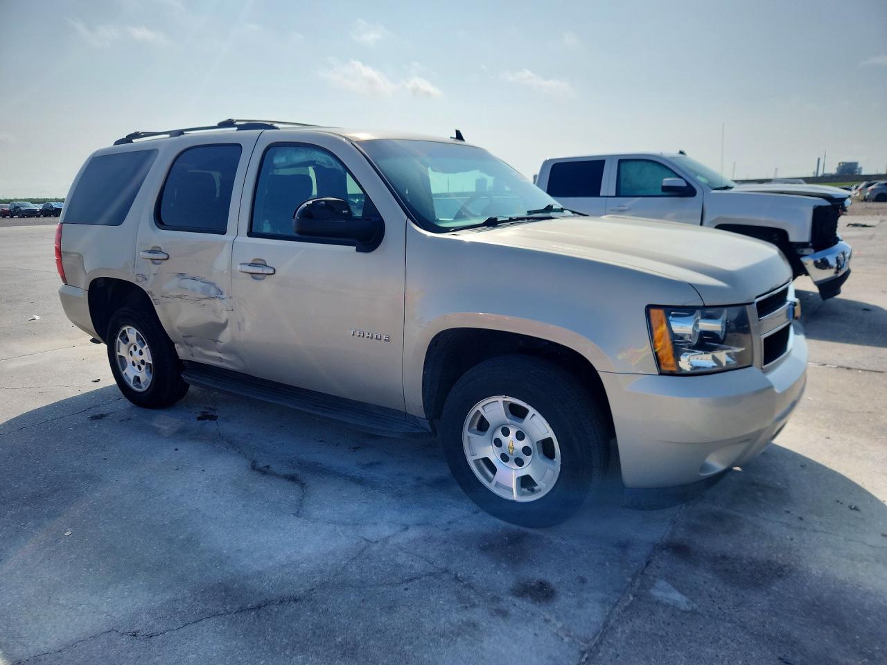 2011 Chevrolet Tahoe Tan vin: 1GNSCAE02BR144685