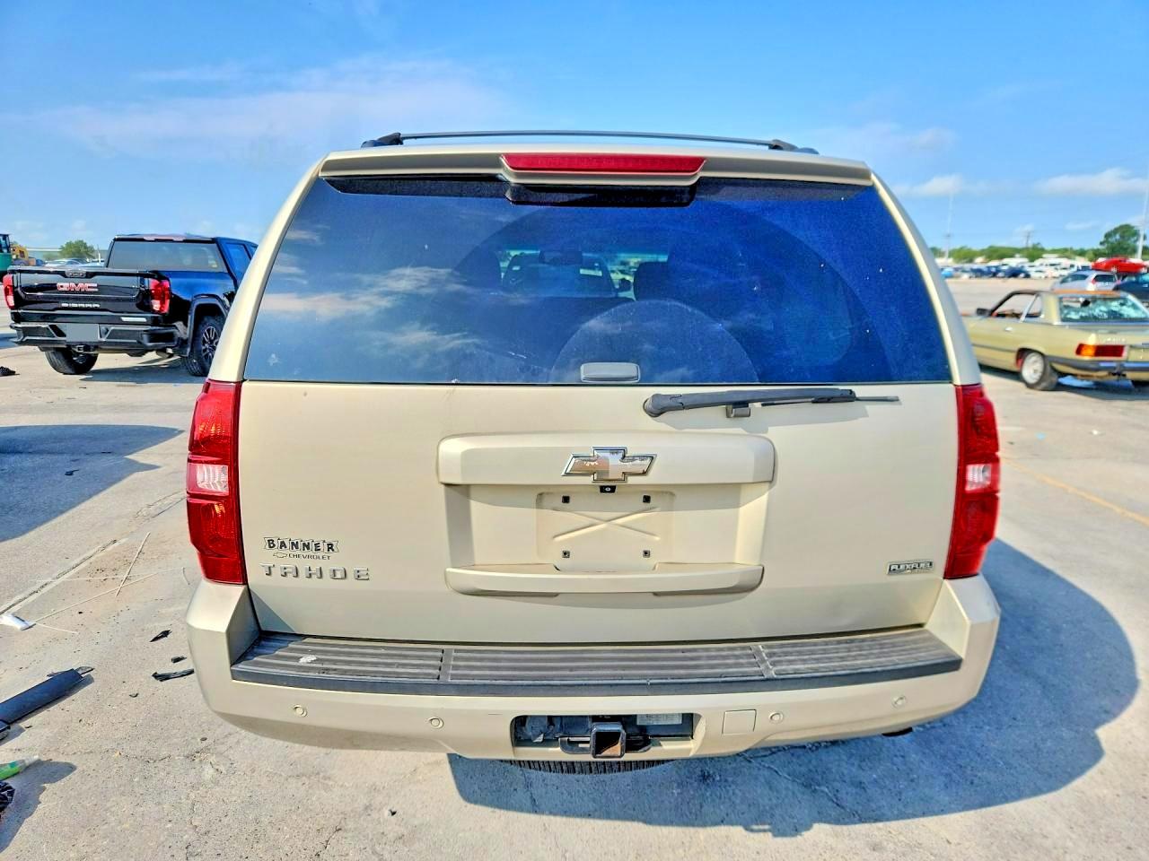 2011 Chevrolet Tahoe Tan vin: 1GNSCAE02BR144685