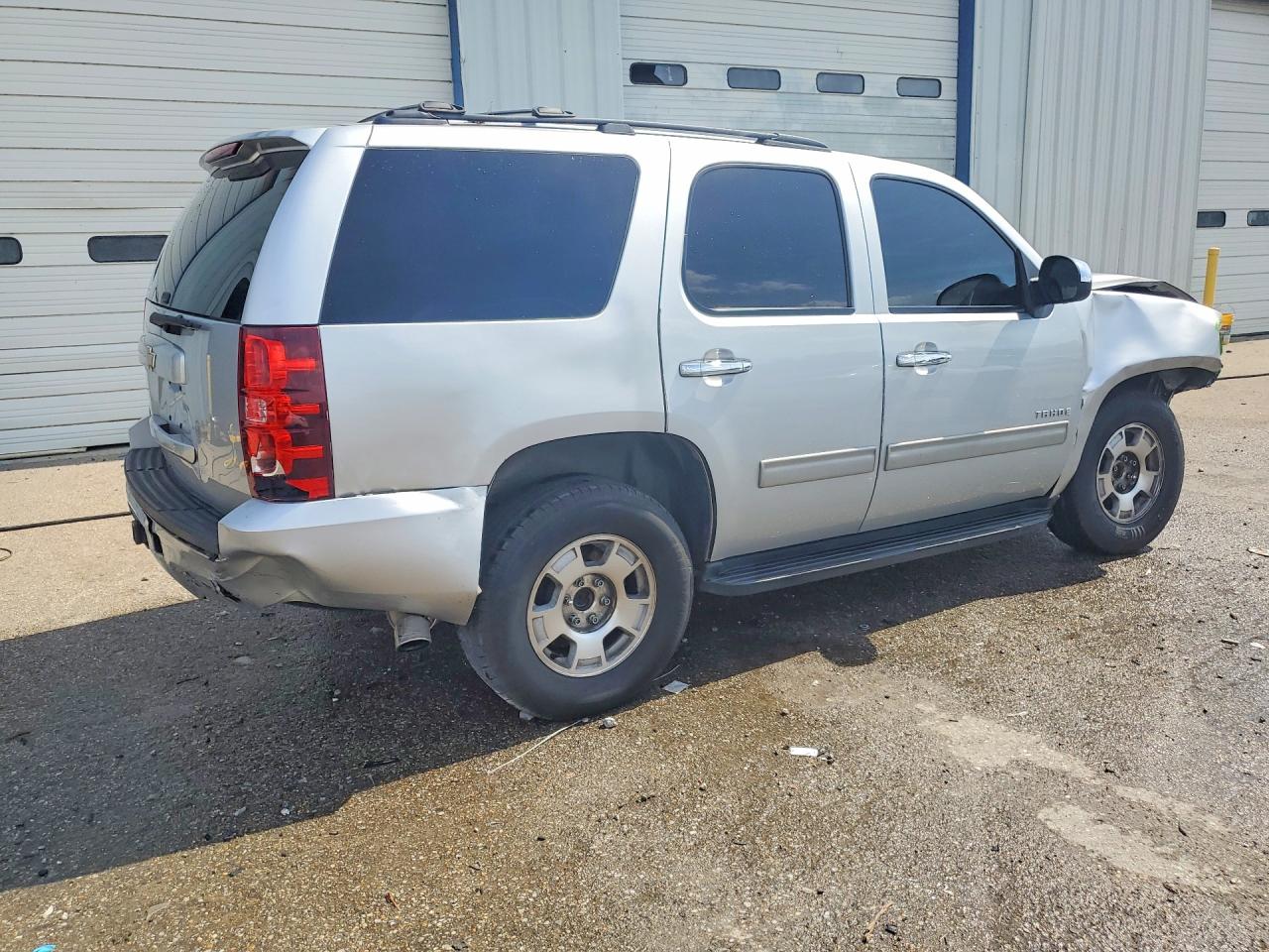 2013 Chevrolet Tahoe C1500 Ls Серебряный vin: 1GNSCAE02DR369112