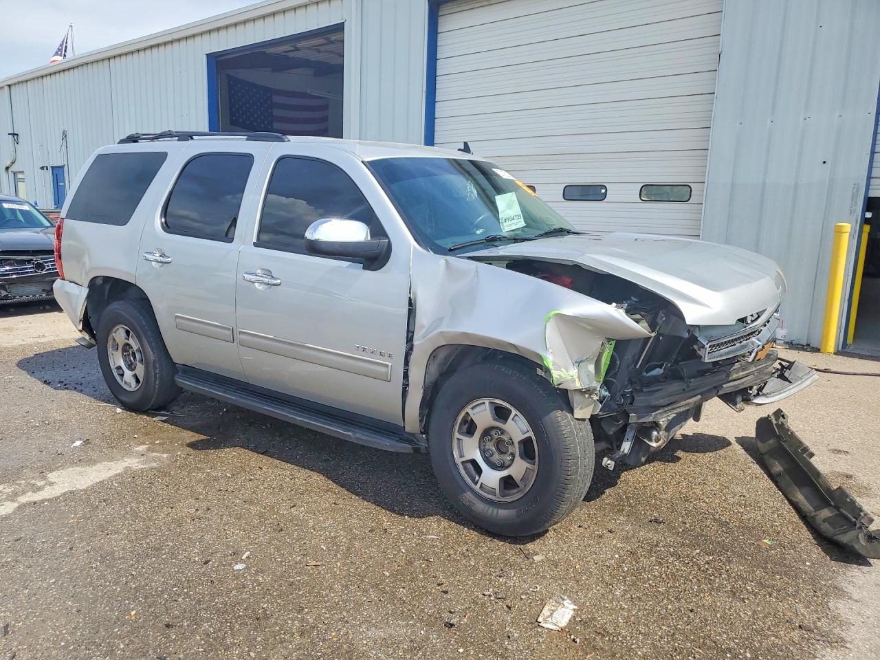 2013 Chevrolet Tahoe C1500 Ls Серебряный vin: 1GNSCAE02DR369112