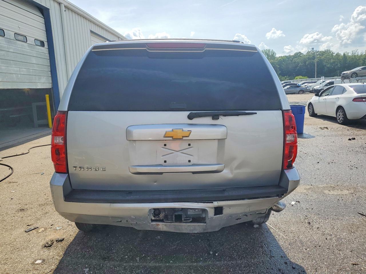 2013 Chevrolet Tahoe C1500 Ls Серебряный vin: 1GNSCAE02DR369112