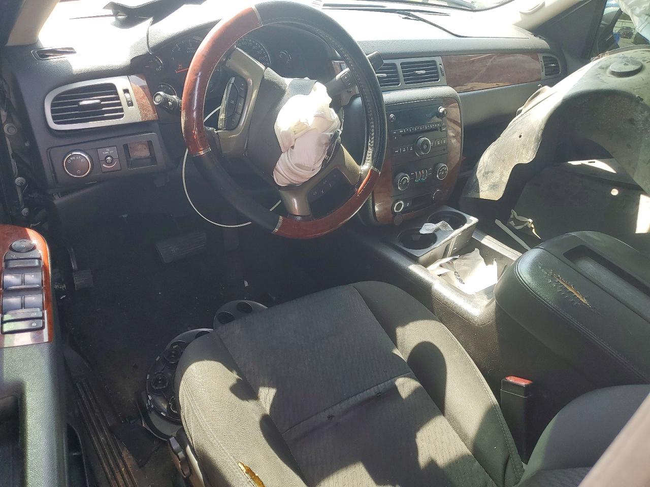 2013 Chevrolet Tahoe C1500 Ls Серебряный vin: 1GNSCAE02DR369112
