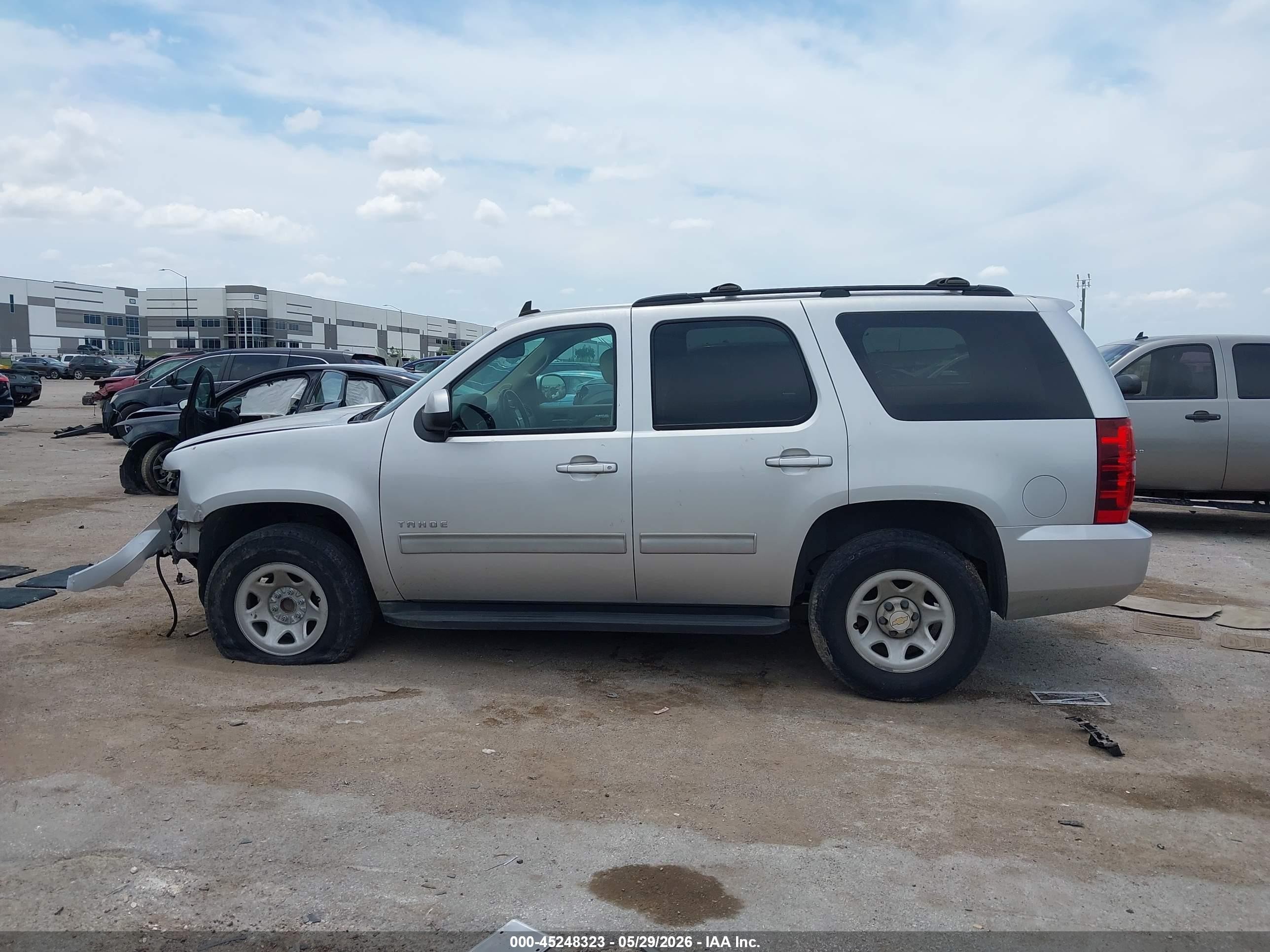 2014 Chevrolet Tahoe Ls Silver vin: 1GNSCAE02ER156758