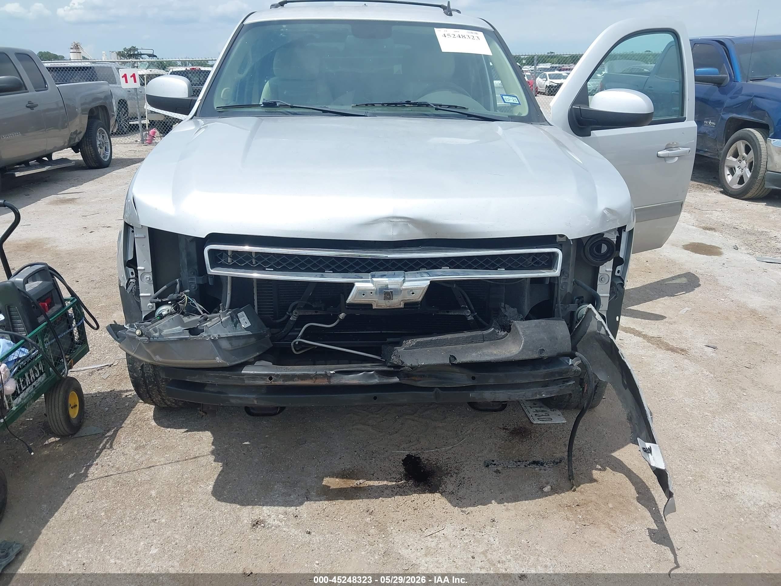 2014 Chevrolet Tahoe Ls Silver vin: 1GNSCAE02ER156758