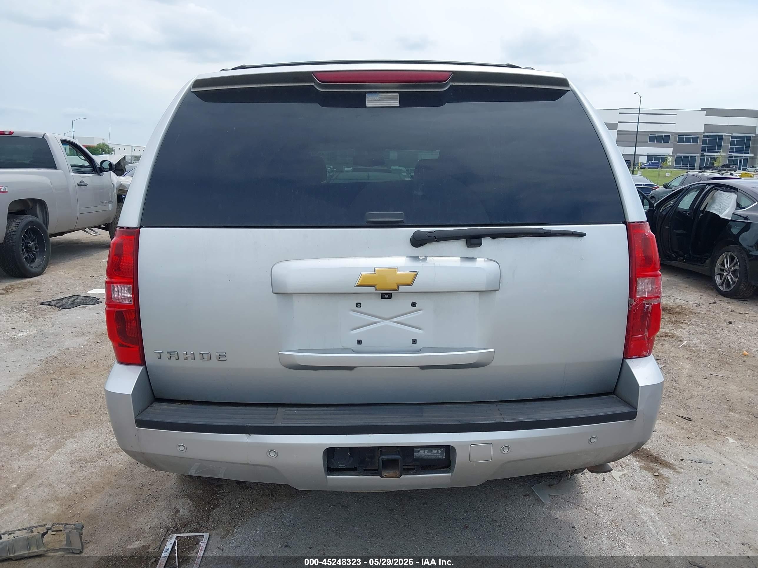 2014 Chevrolet Tahoe Ls Silver vin: 1GNSCAE02ER156758