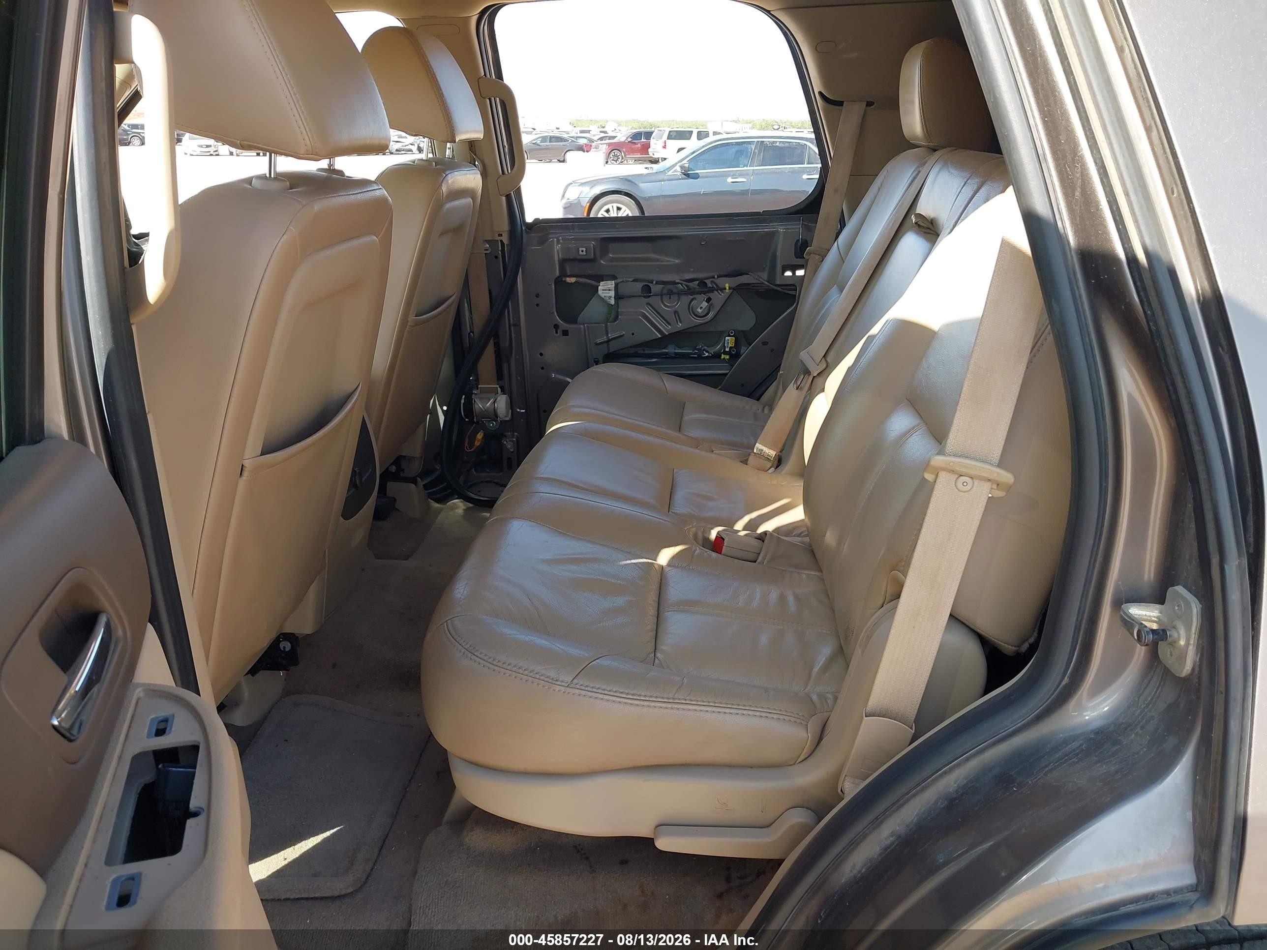 2011 Chevrolet Tahoe Ls Серый vin: 1GNSCAE03BR140418
