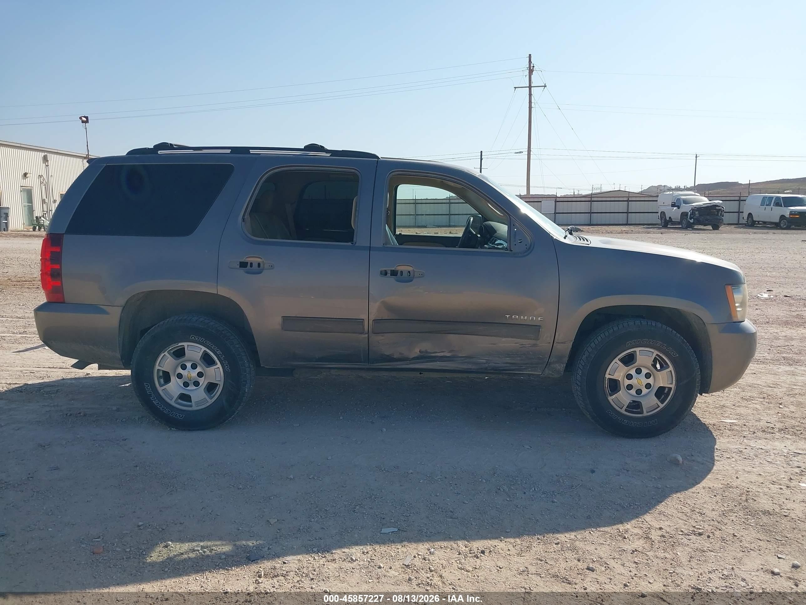 2011 Chevrolet Tahoe Ls Серый vin: 1GNSCAE03BR140418