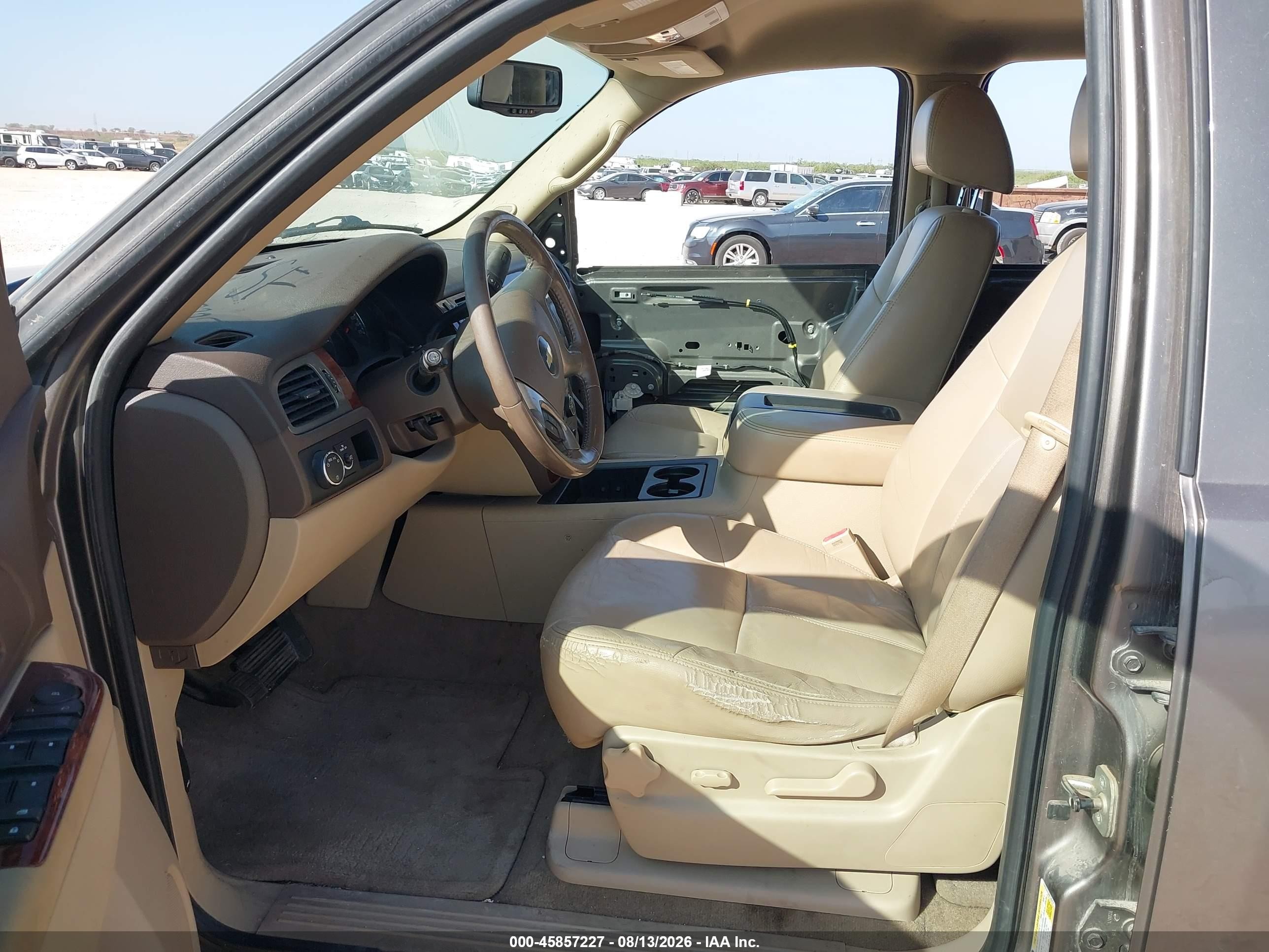 2011 Chevrolet Tahoe Ls Серый vin: 1GNSCAE03BR140418