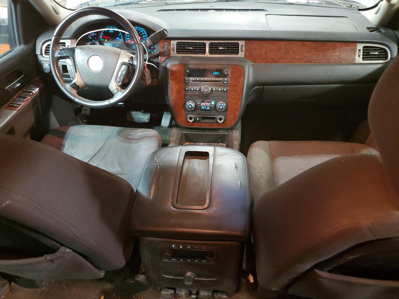 2011 Chevrolet Tahoe C1500 Ls Silver vin: 1GNSCAE03BR205266 Damage: Front Center Armrest, Worn, Replacement Required