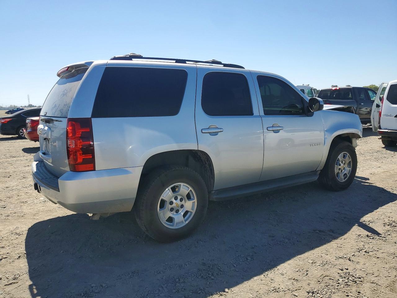 2013 Chevrolet Tahoe C1500 Ls Silver vin: 1GNSCAE03DR106353