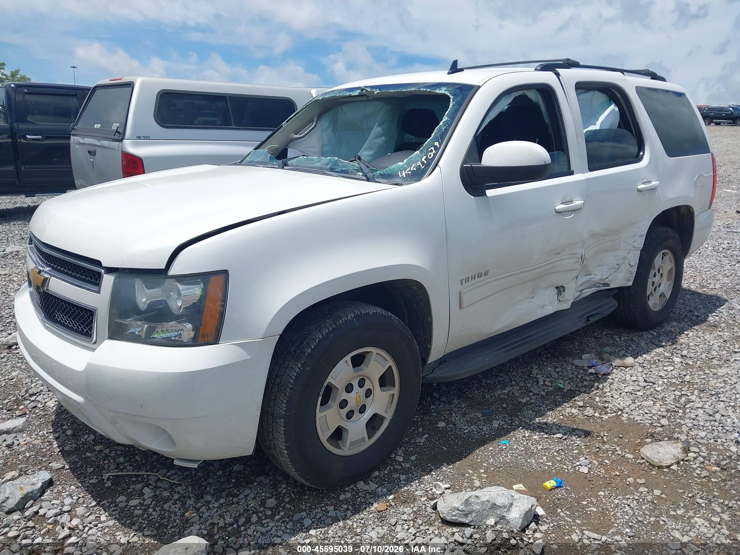 2013 Chevrolet Tahoe Ls White vin: 1GNSCAE03DR332196