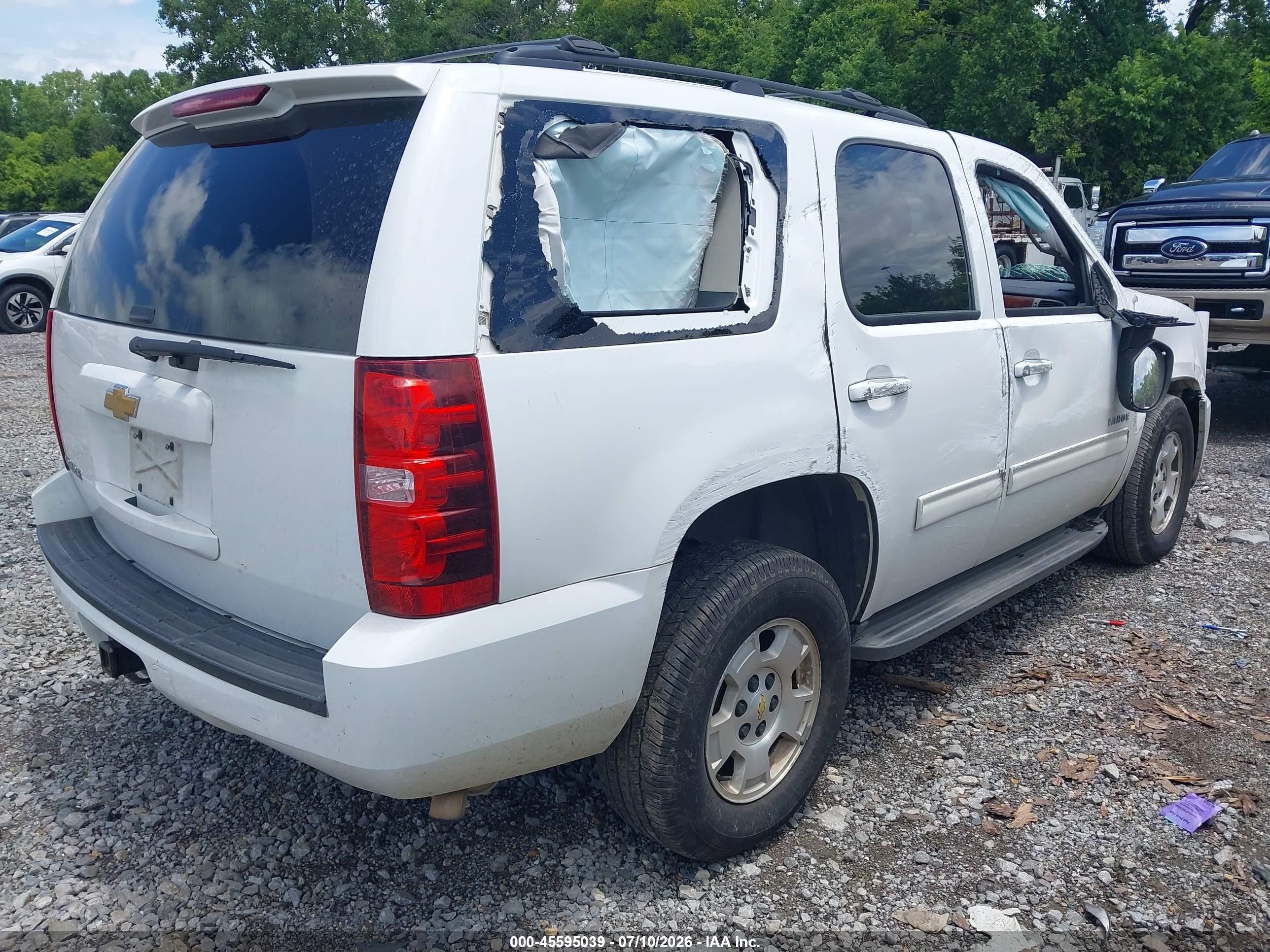 2013 Chevrolet Tahoe Ls White vin: 1GNSCAE03DR332196