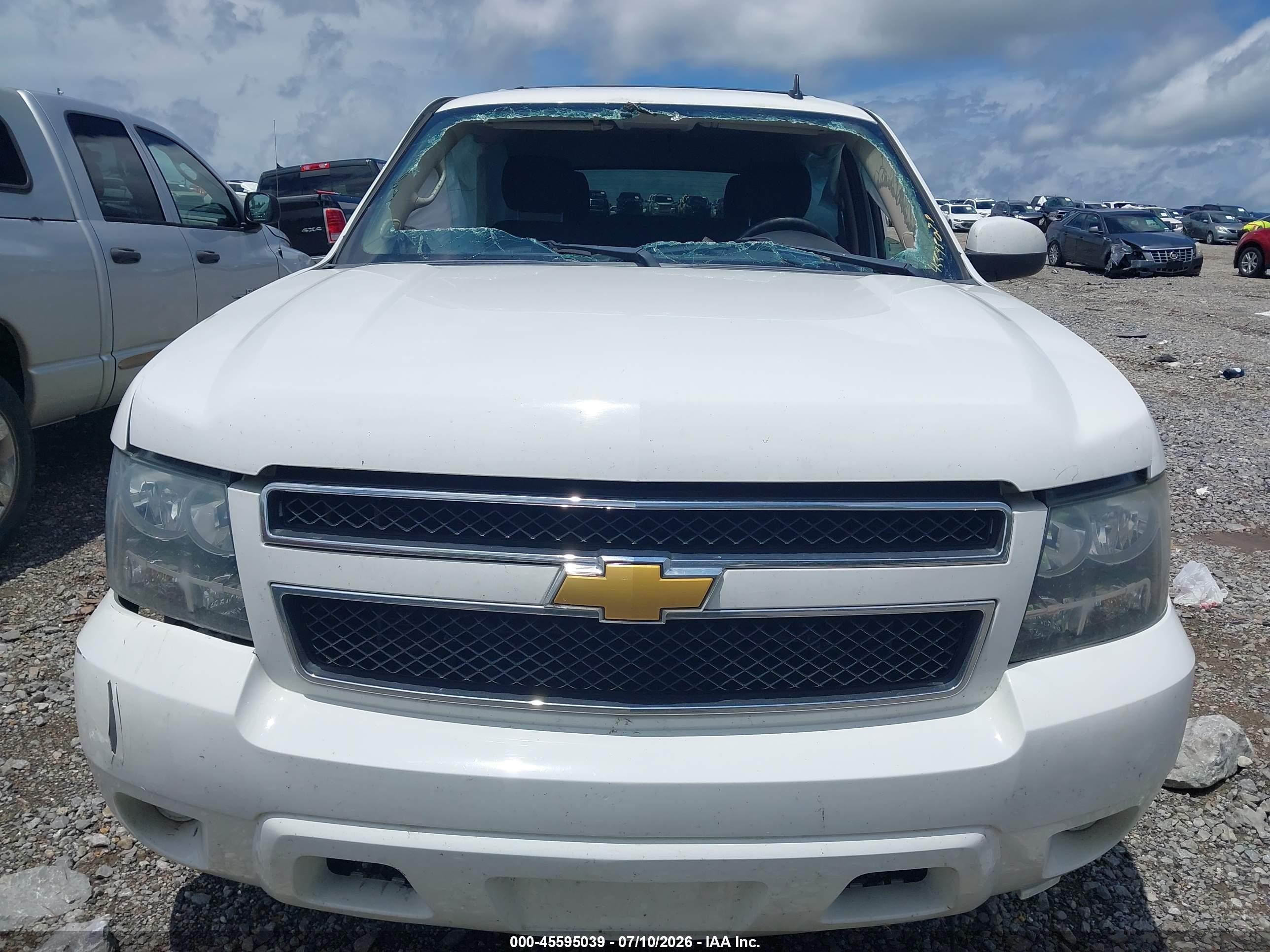 2013 Chevrolet Tahoe Ls White vin: 1GNSCAE03DR332196