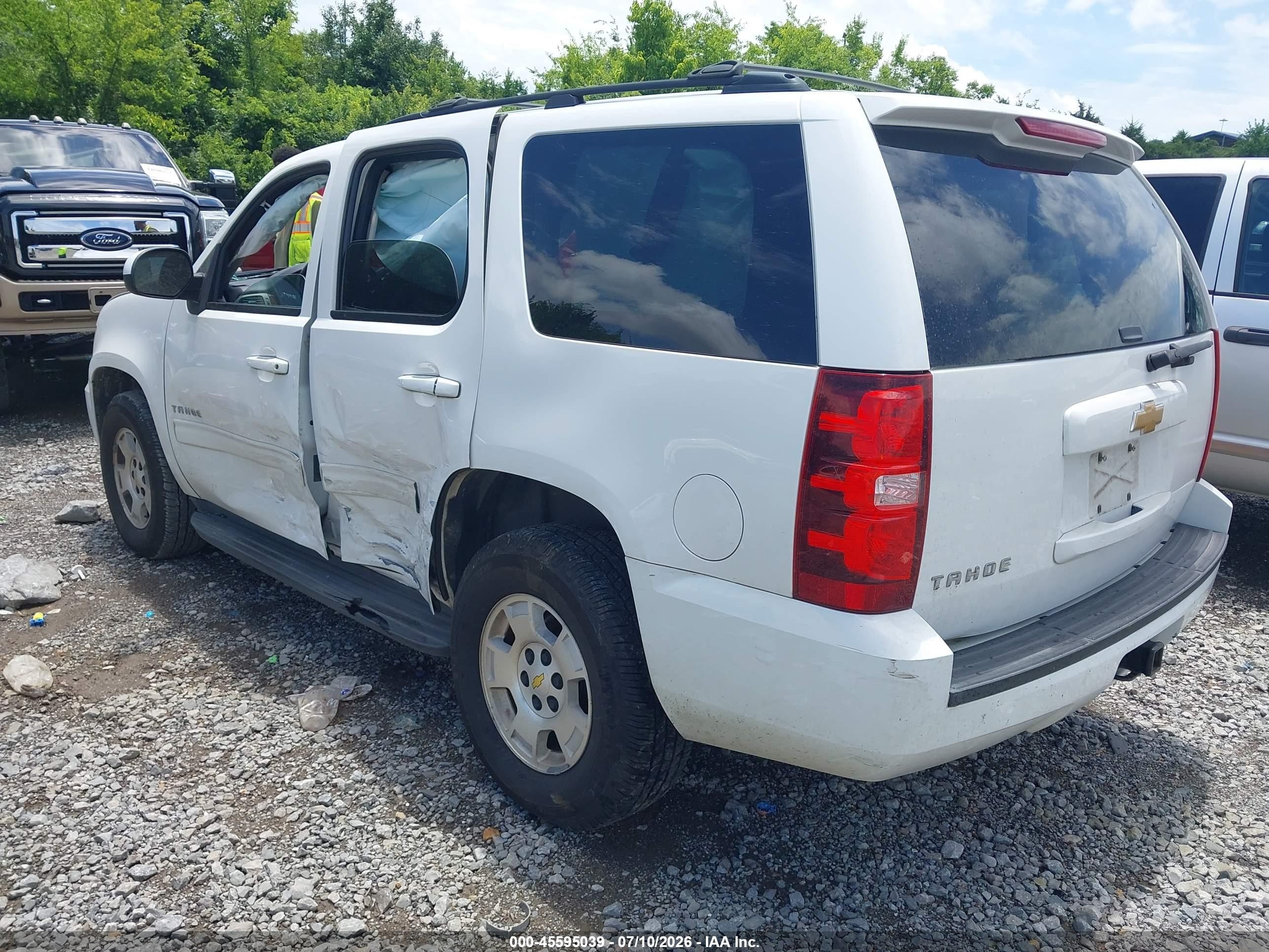 2013 Chevrolet Tahoe Ls White vin: 1GNSCAE03DR332196