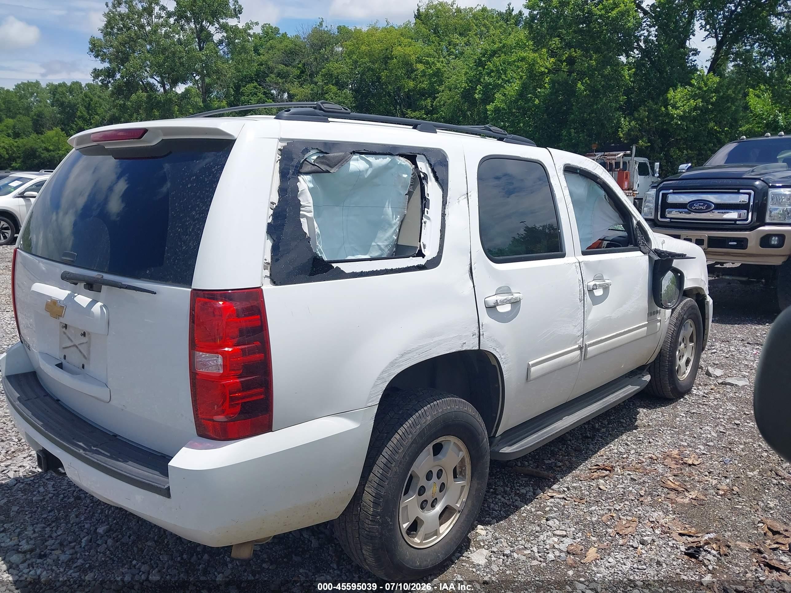 2013 Chevrolet Tahoe Ls White vin: 1GNSCAE03DR332196