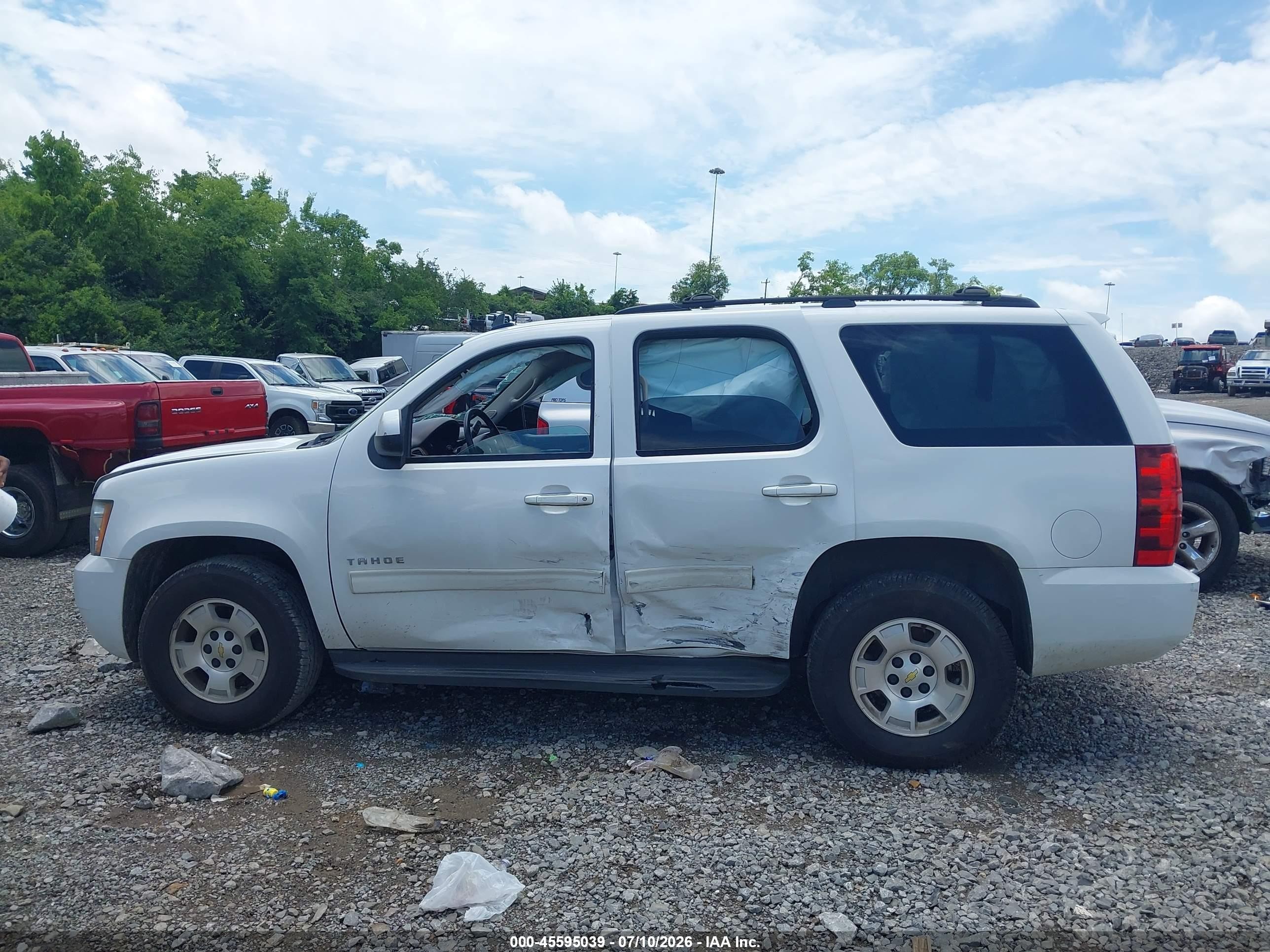 2013 Chevrolet Tahoe Ls White vin: 1GNSCAE03DR332196