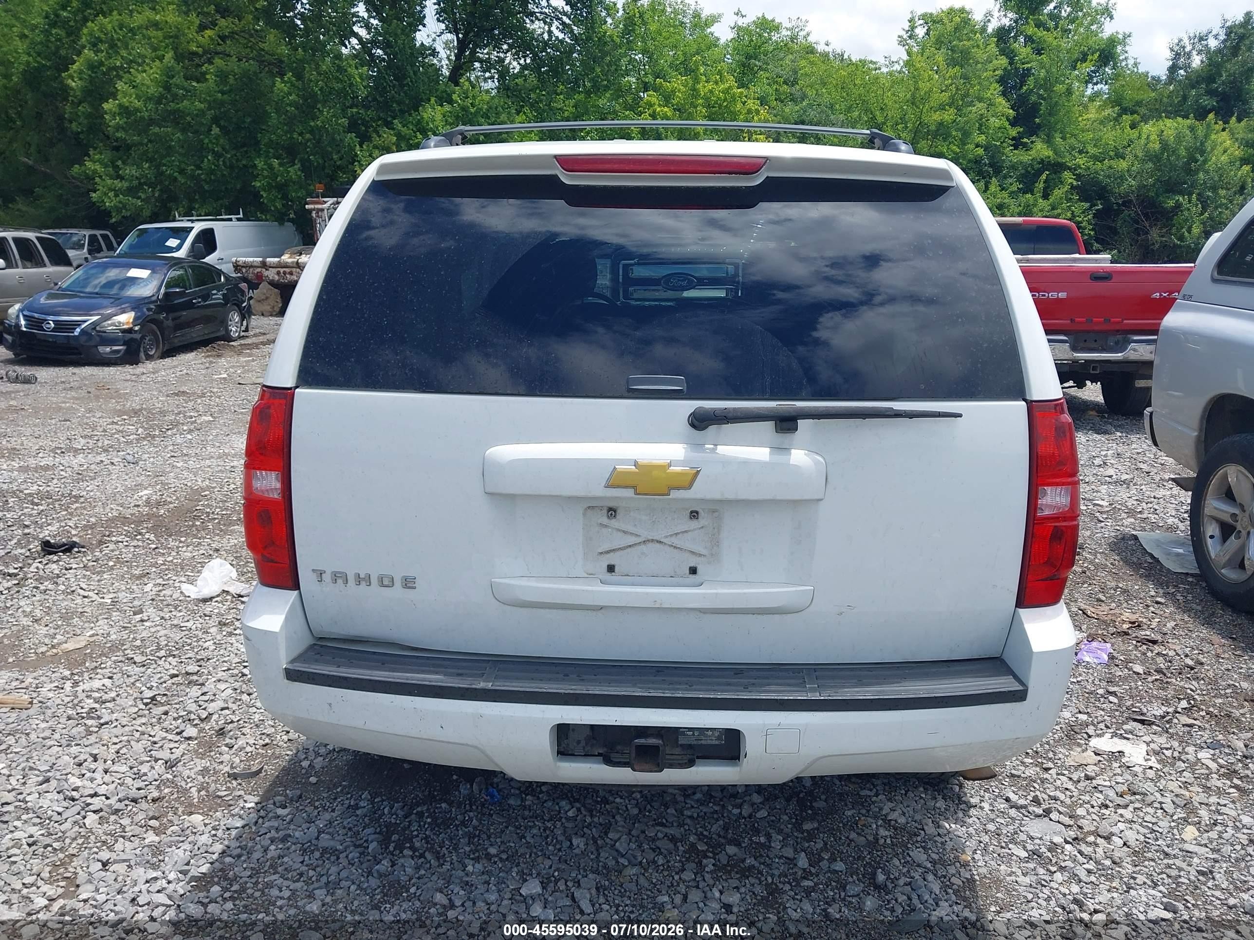 2013 Chevrolet Tahoe Ls White vin: 1GNSCAE03DR332196