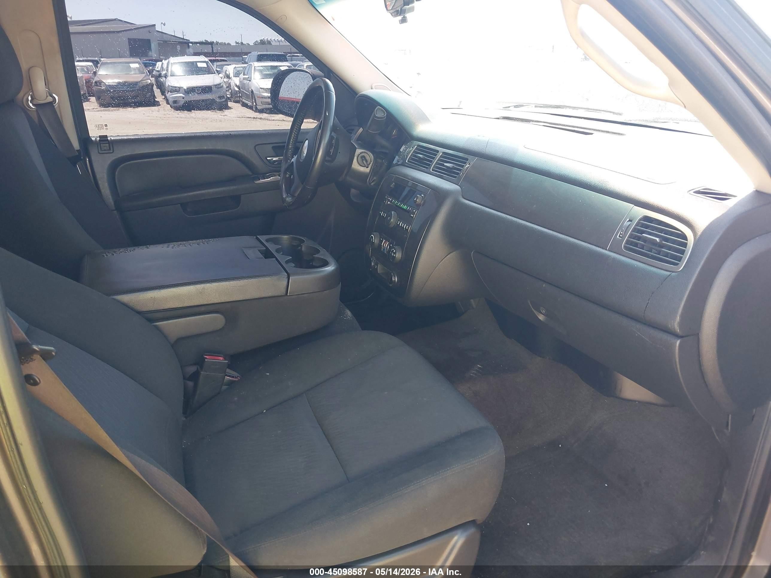 2011 Chevrolet Tahoe Ls Серый vin: 1GNSCAE04BR227504