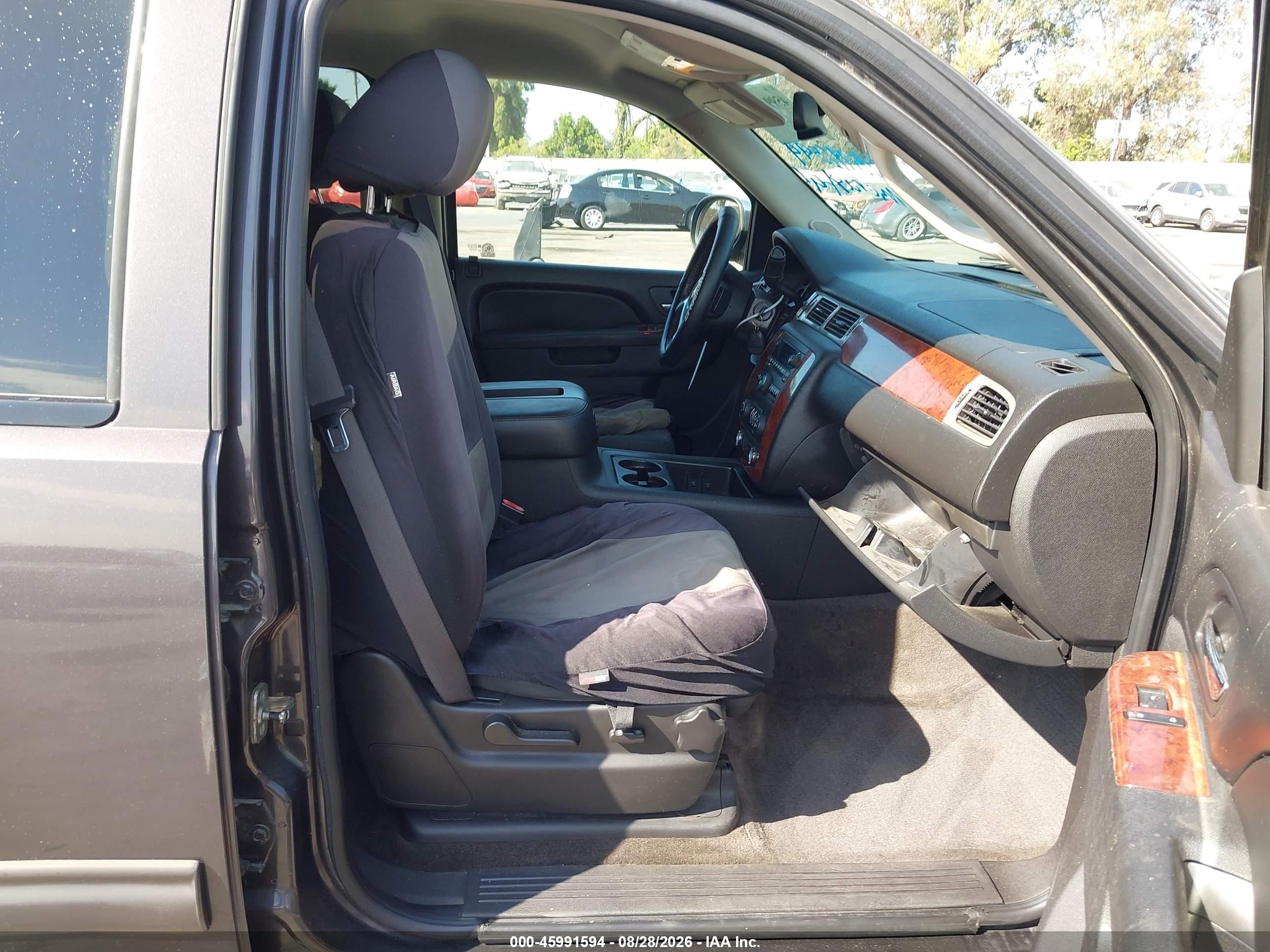 2011 Chevrolet Tahoe Ls Black vin: 1GNSCAE04BR275908