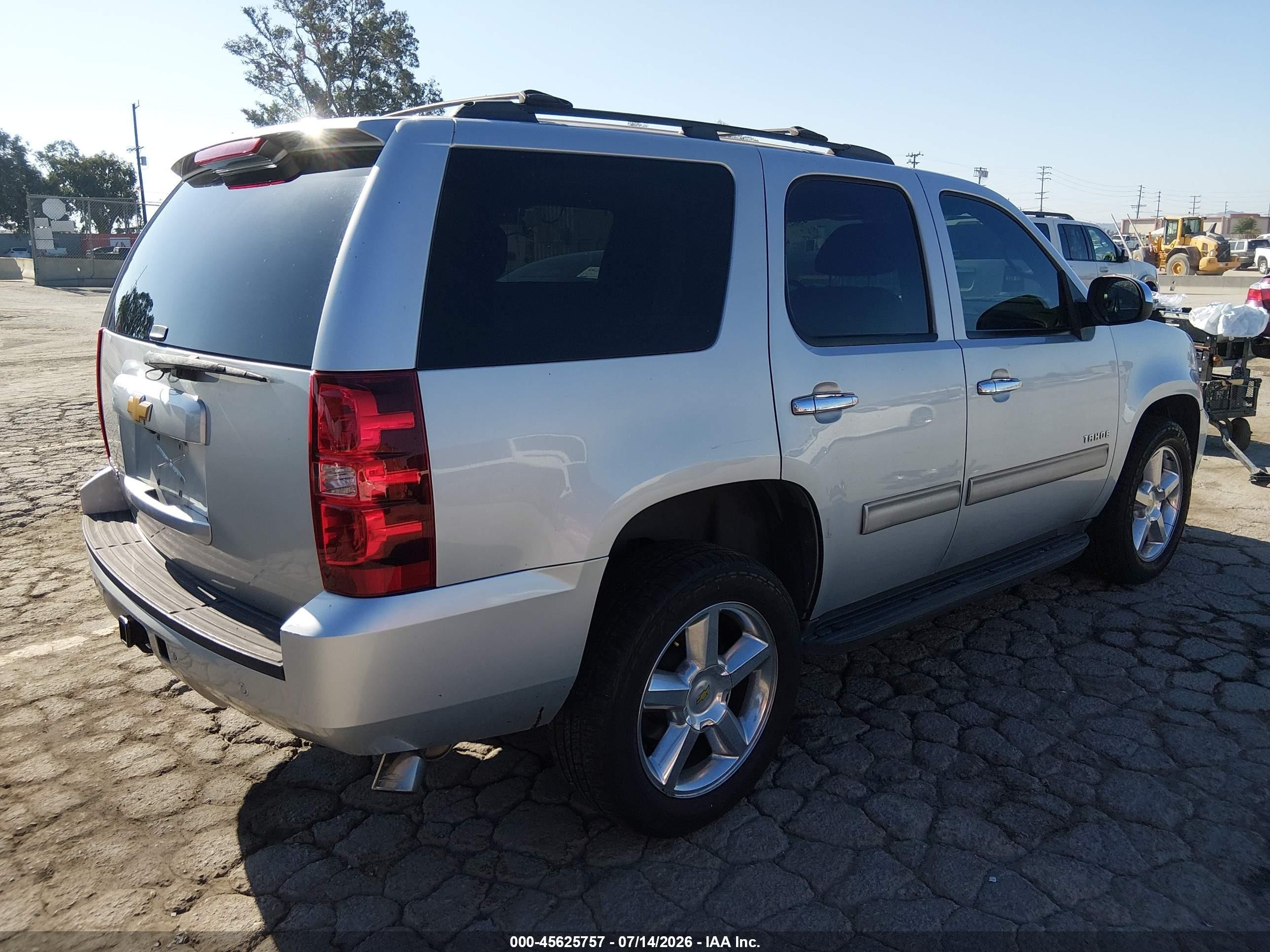 2013 Chevrolet Tahoe Ls Silver vin: 1GNSCAE04DR173530