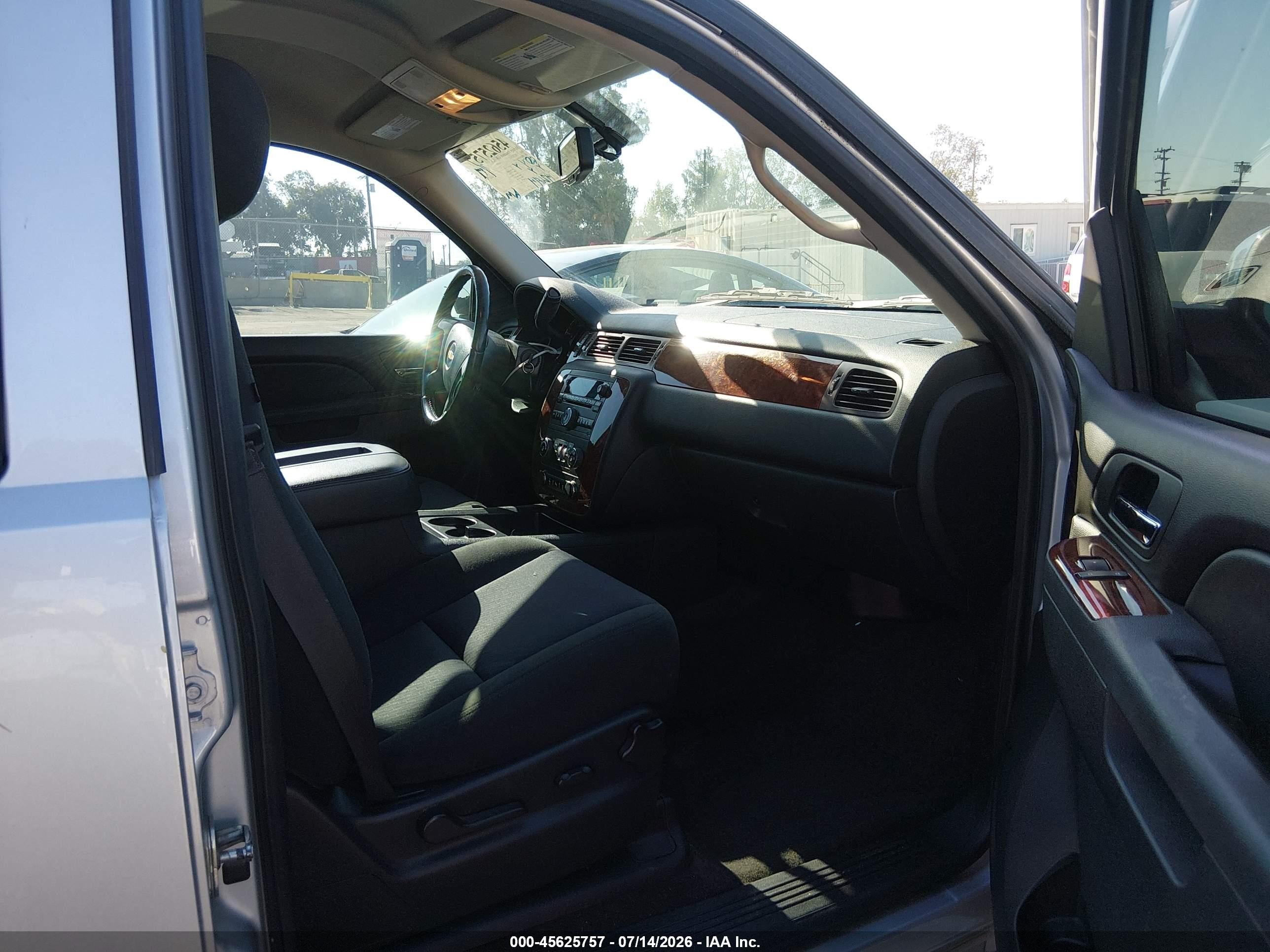 2013 Chevrolet Tahoe Ls Silver vin: 1GNSCAE04DR173530
