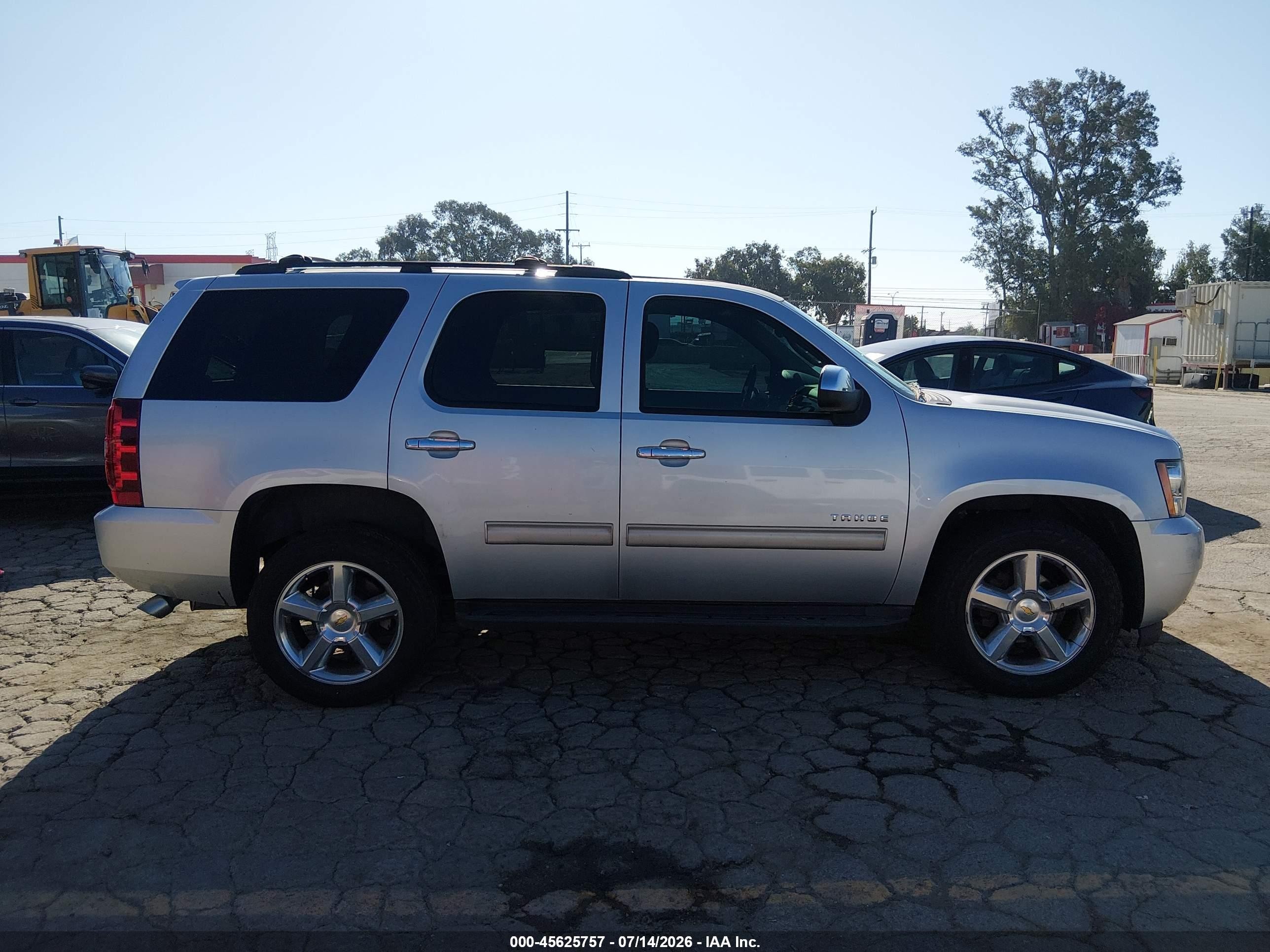 2013 Chevrolet Tahoe Ls Silver vin: 1GNSCAE04DR173530