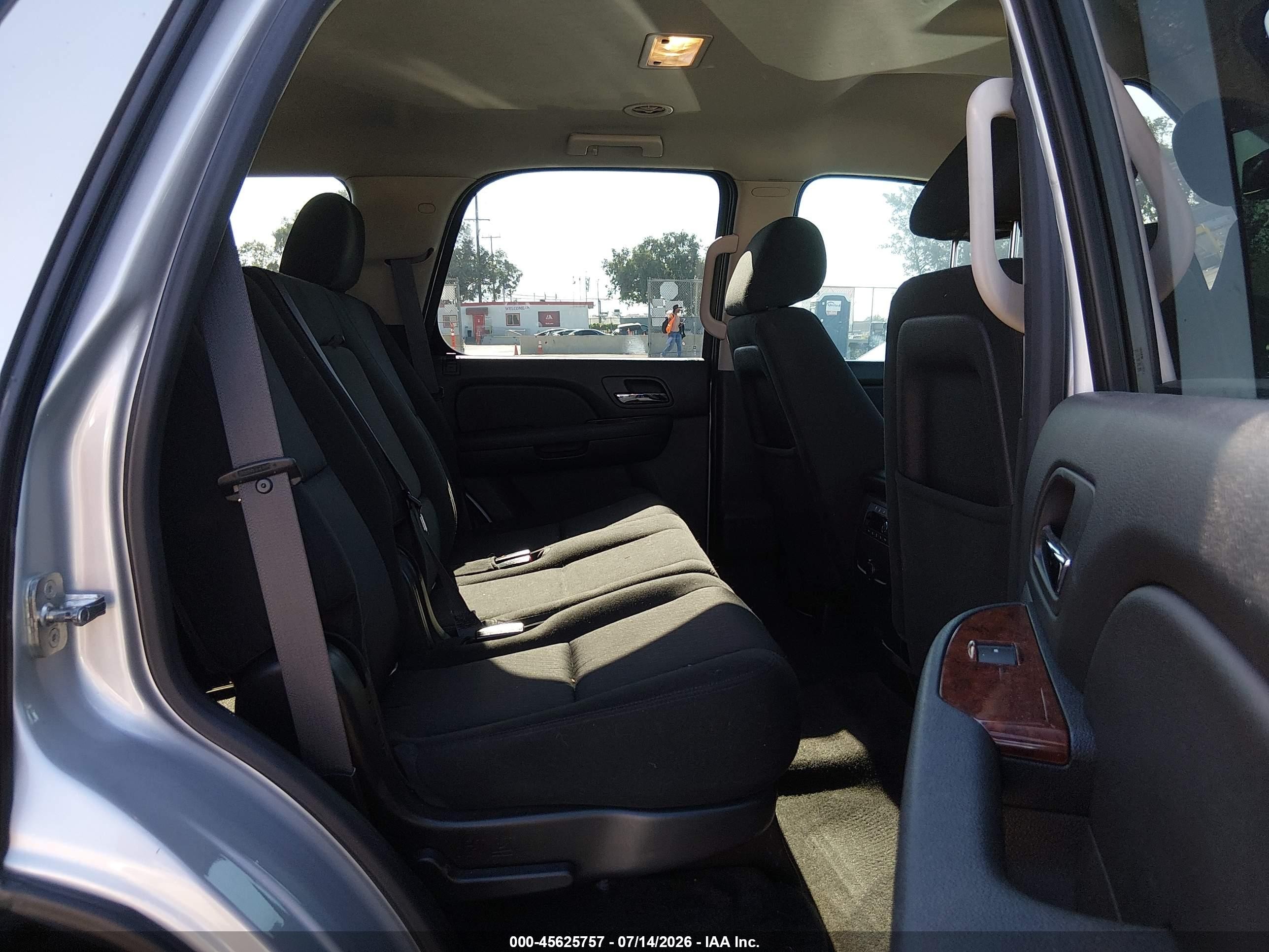 2013 Chevrolet Tahoe Ls Silver vin: 1GNSCAE04DR173530